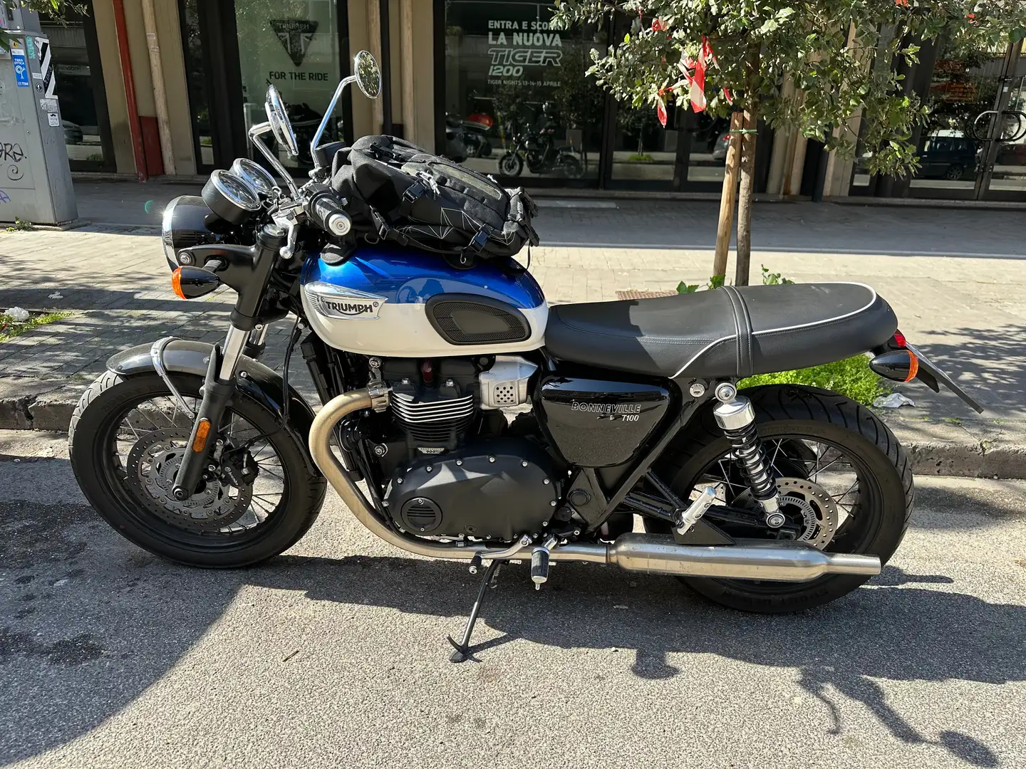 Triumph Bonneville T100 Kék - 1