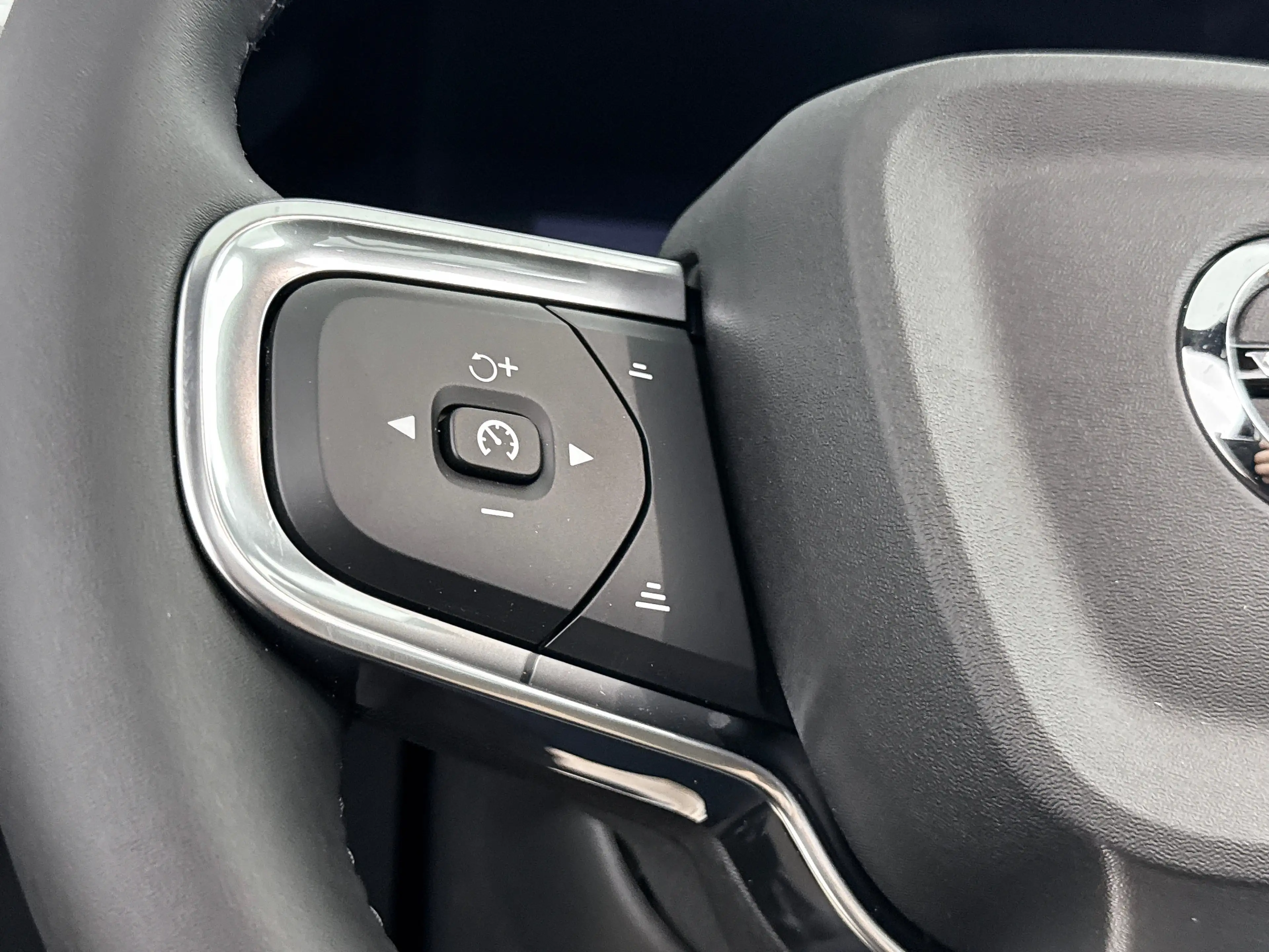 Volvo EX40 Single Motor 82kWh Ultra Europa | 19" Allseason | — photo 12