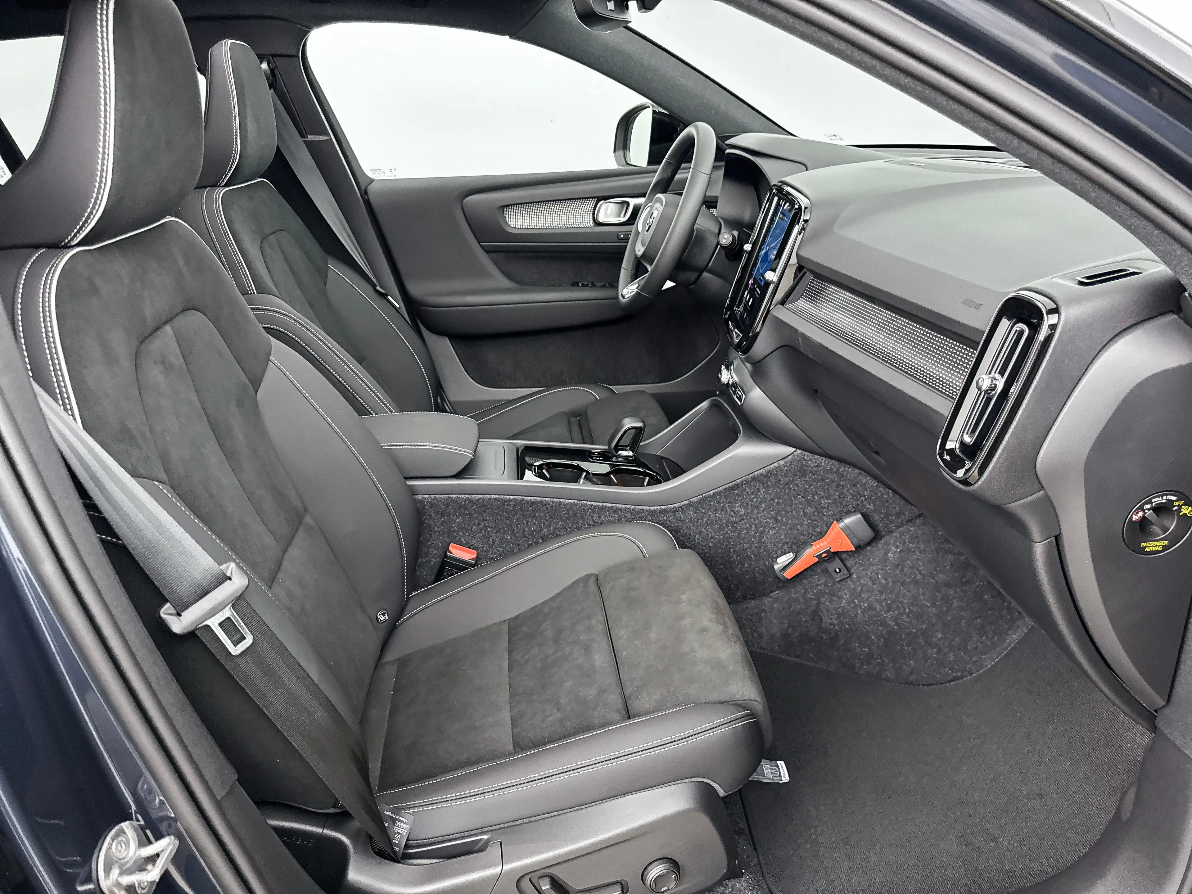 Volvo EX40 Single Motor 82kWh Ultra Europa | 19" Allseason | — photo 10