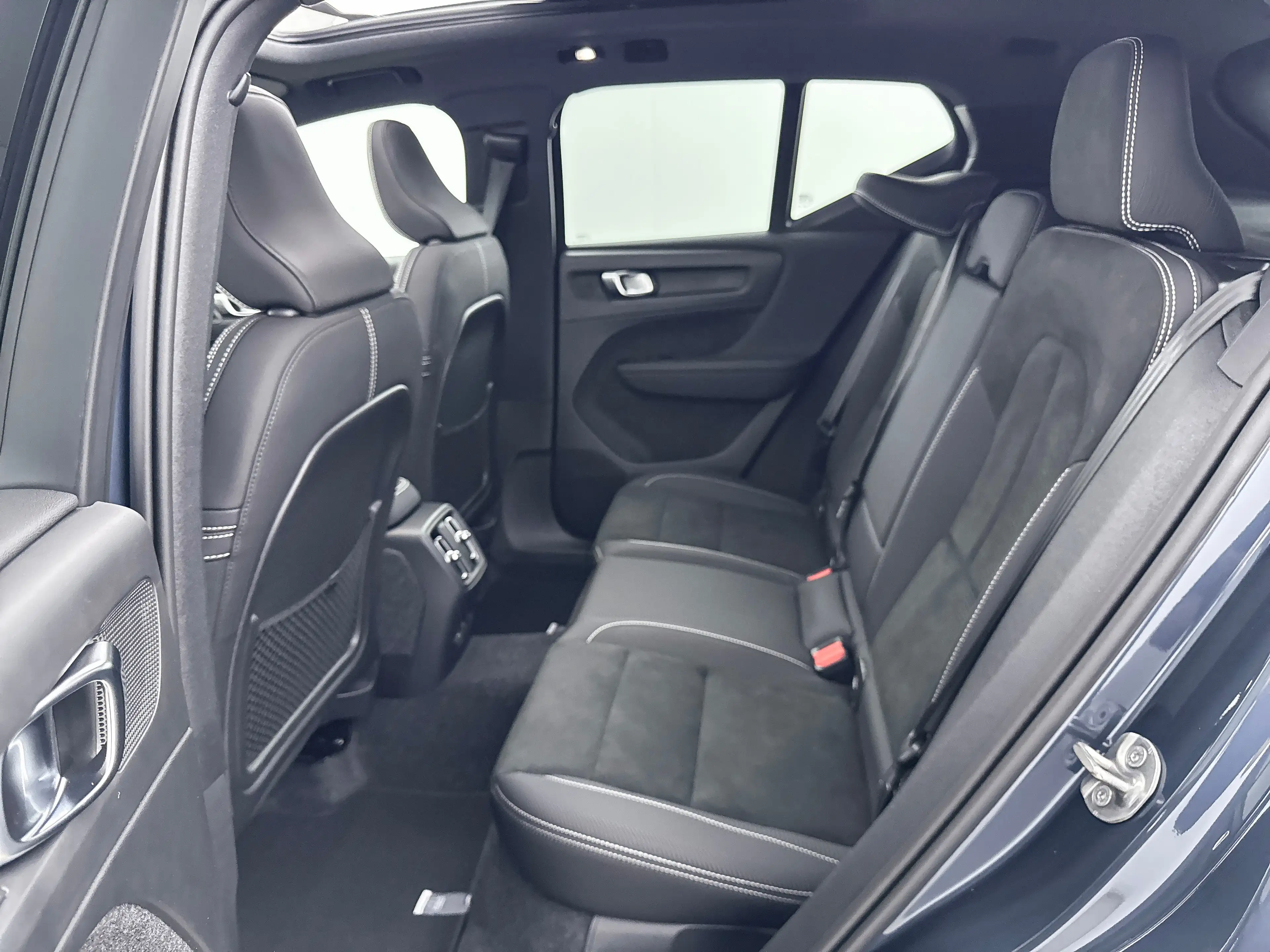 Volvo EX40 Single Motor 82kWh Ultra Europa | 19" Allseason | — photo 16