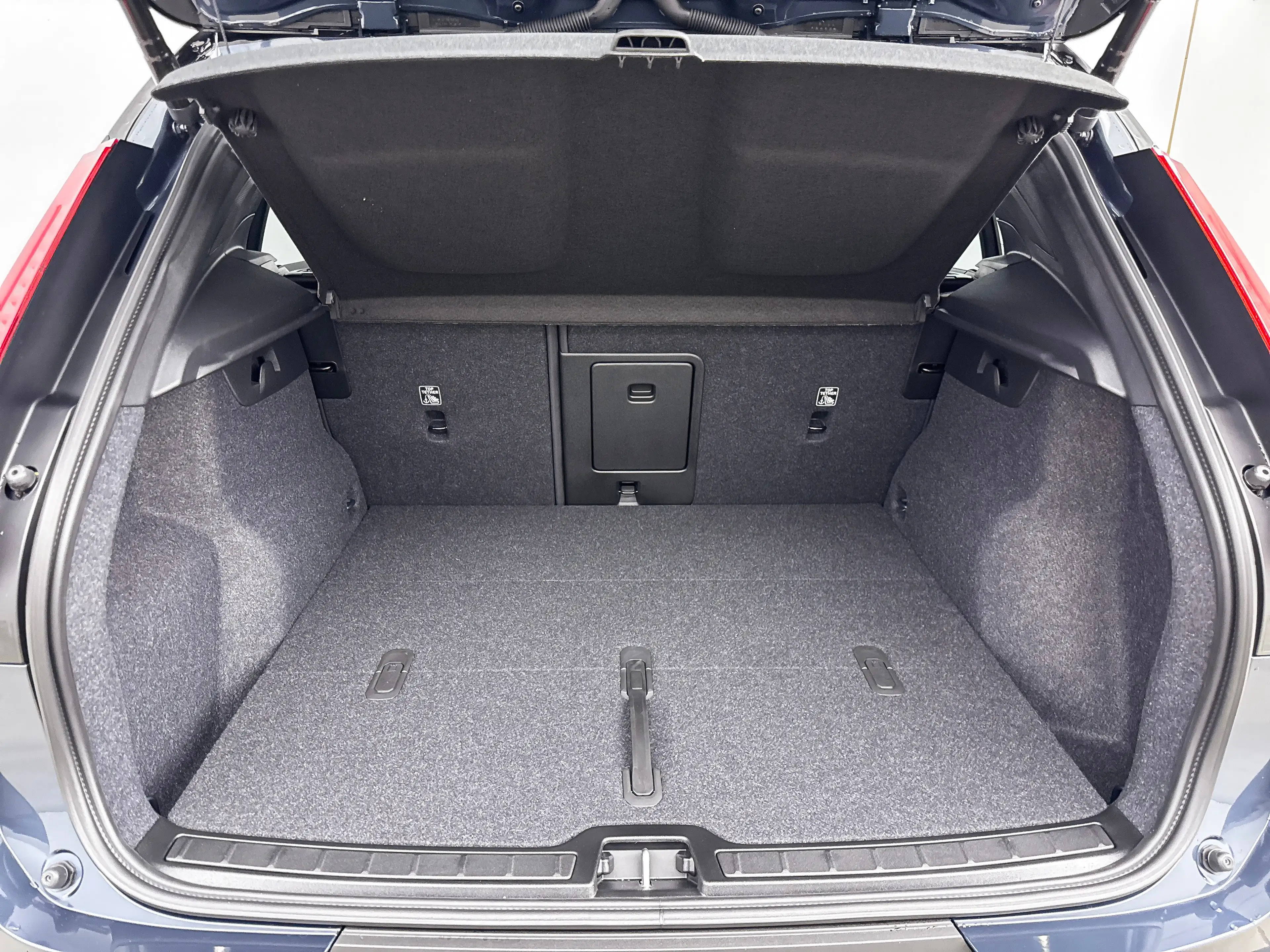Volvo EX40 Single Motor 82kWh Ultra Europa | 19" Allseason | — photo 31