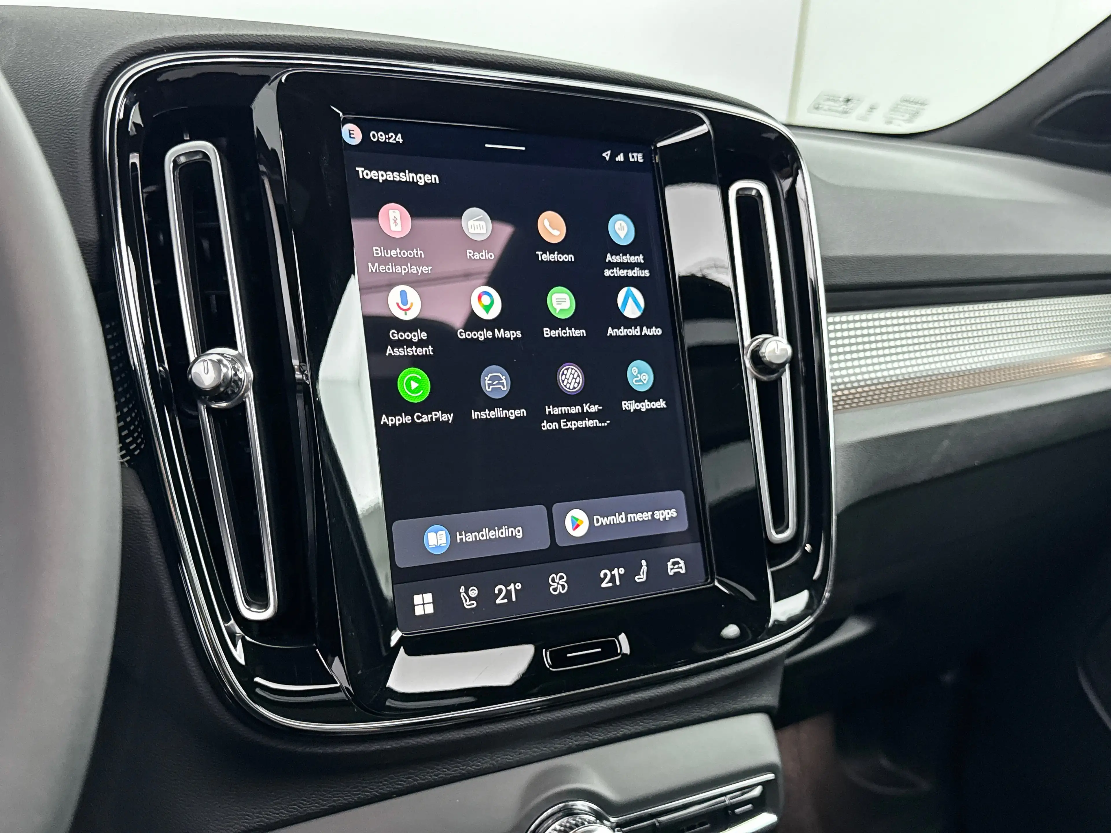 Volvo EX40 Single Motor 82kWh Ultra Europa | 19" Allseason | — photo 22