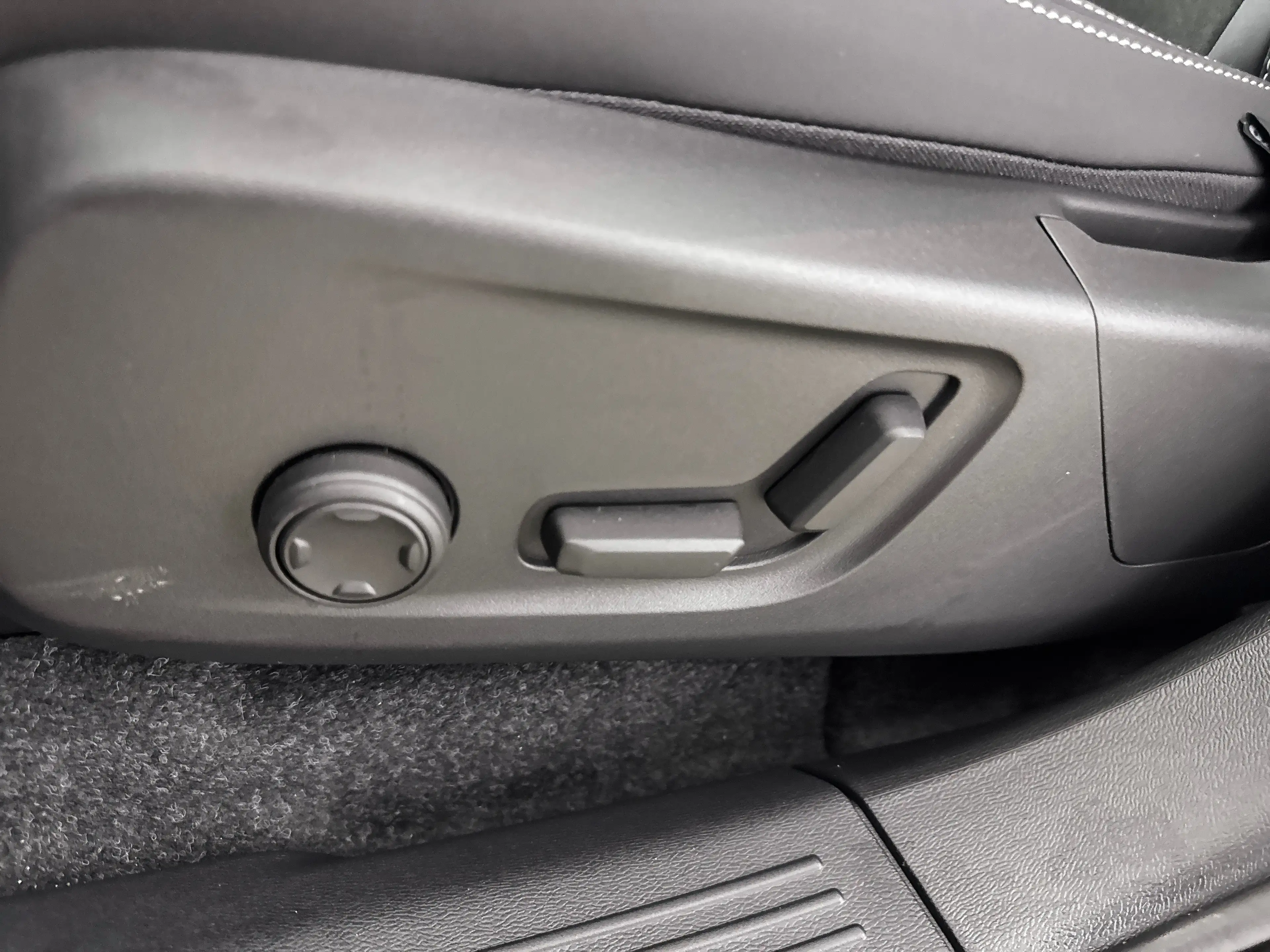 Volvo EX40 Single Motor 82kWh Ultra Europa | 19" Allseason | — photo 26