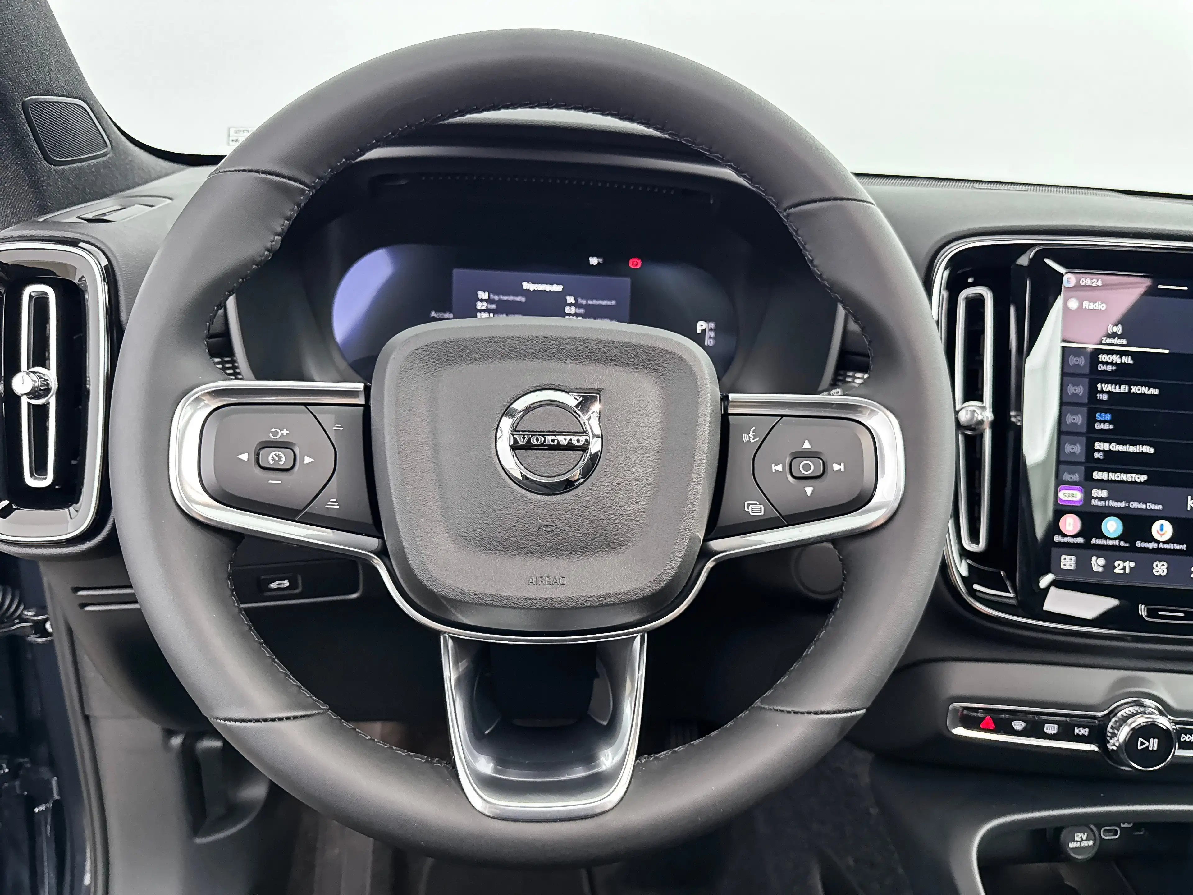 Volvo EX40 Single Motor 82kWh Ultra Europa | 19" Allseason | — photo 11