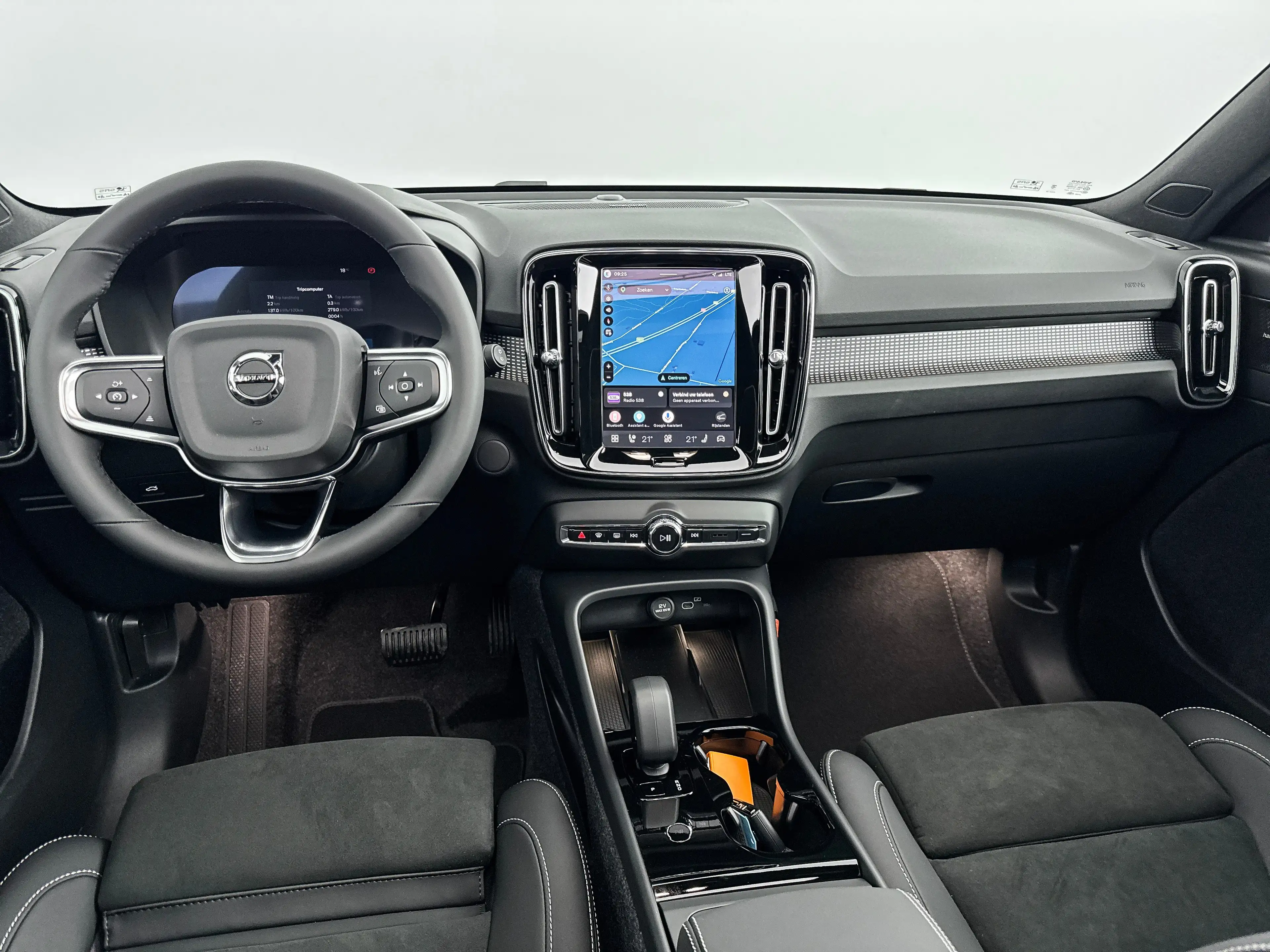 Volvo EX40 Single Motor 82kWh Ultra Europa | 19" Allseason | — photo 18