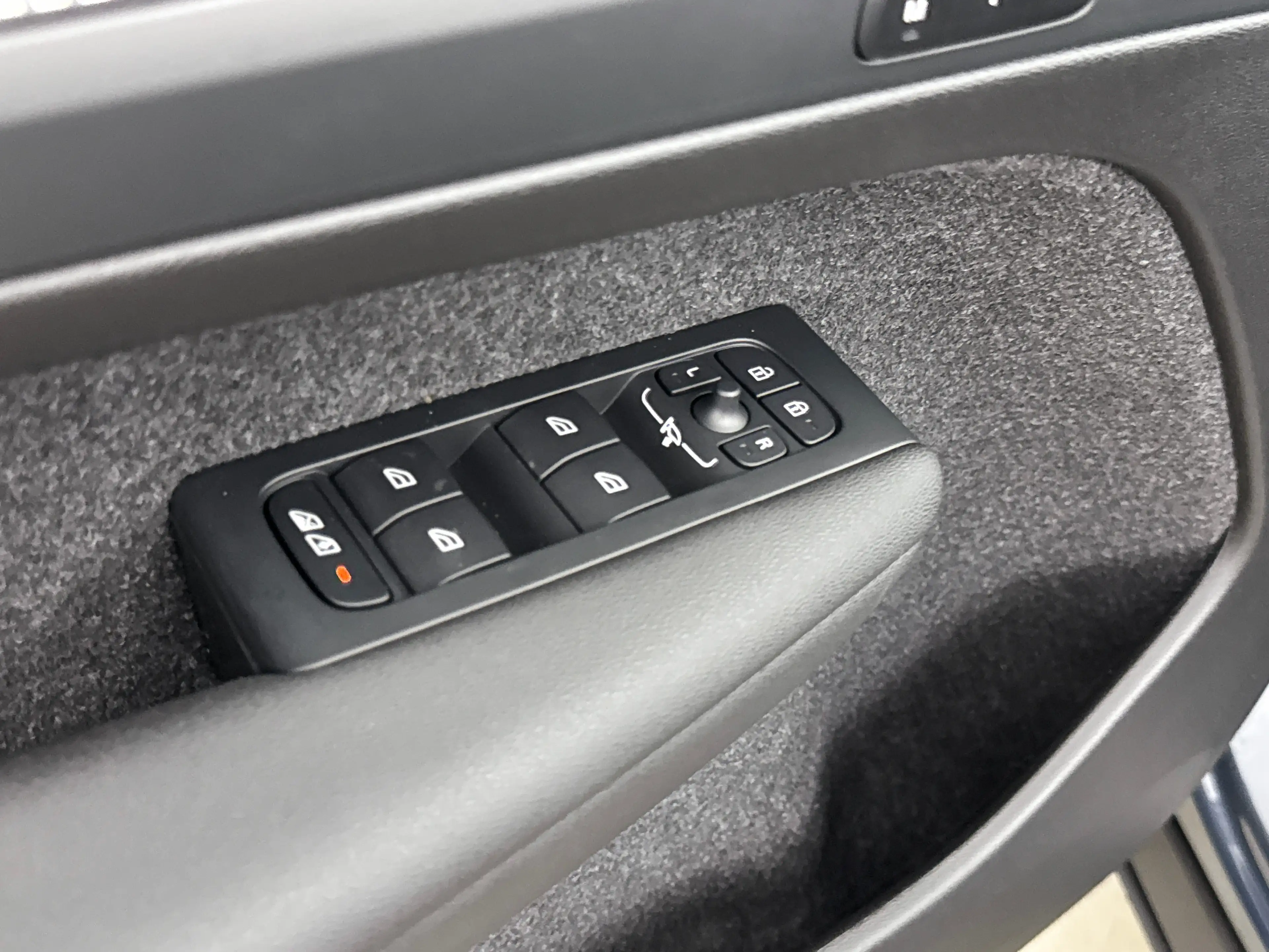 Volvo EX40 Single Motor 82kWh Ultra Europa | 19" Allseason | — photo 29