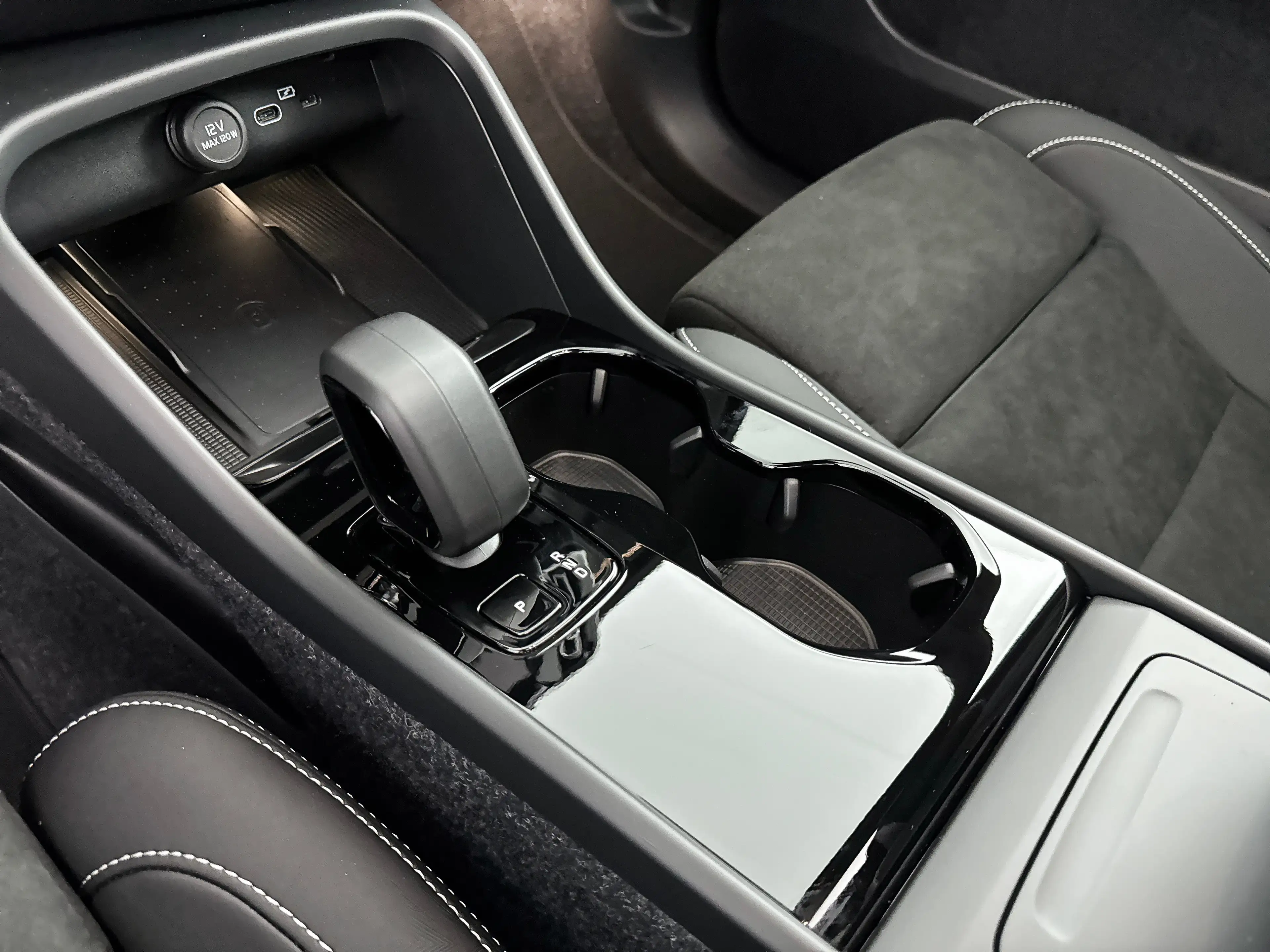 Volvo EX40 Single Motor 82kWh Ultra Europa | 19" Allseason | — photo 25