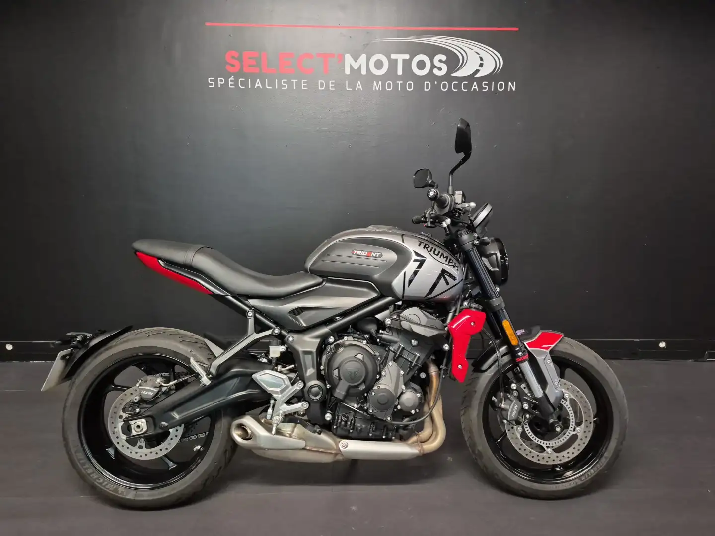 Triumph Trident 660 Gris - 1