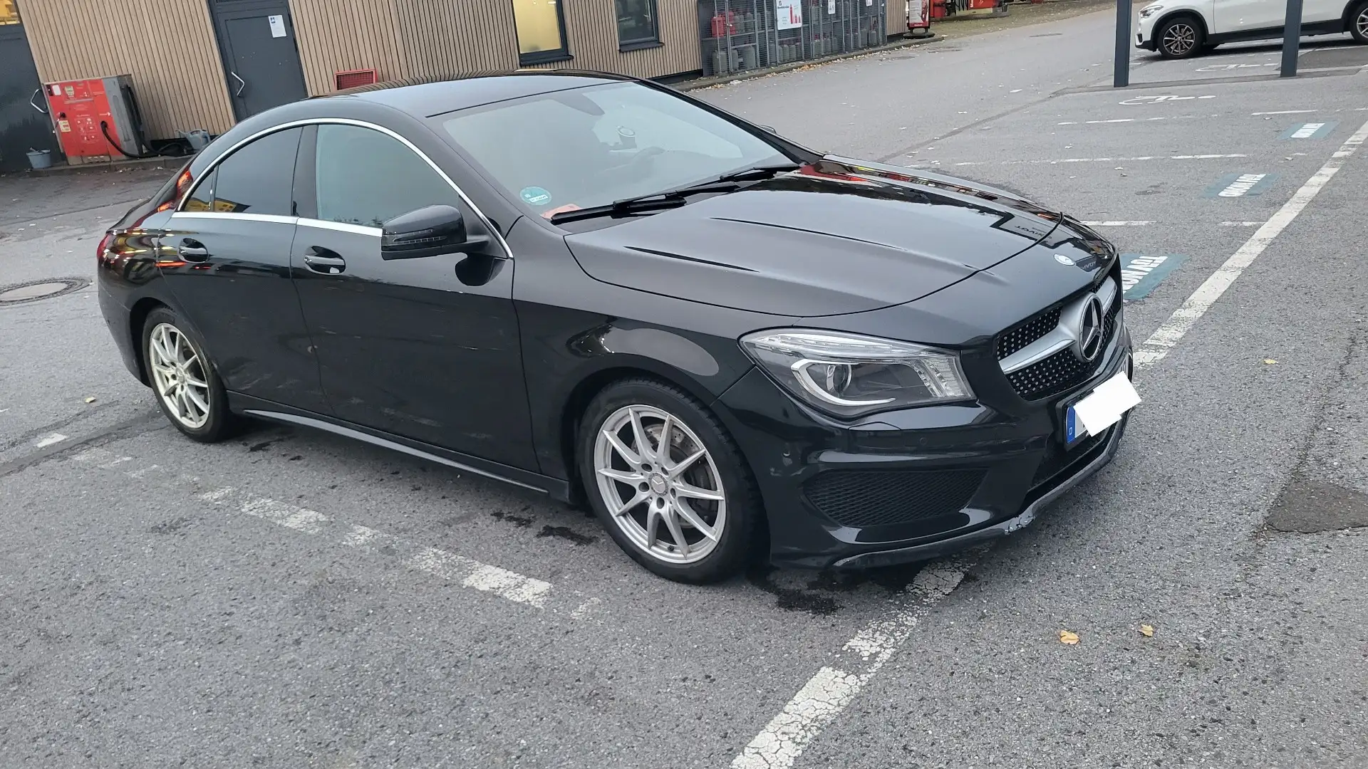 Mercedes-Benz CLA 220 CLA 220 CDI / d 4Matic AMG-Line Schwarz - 2
