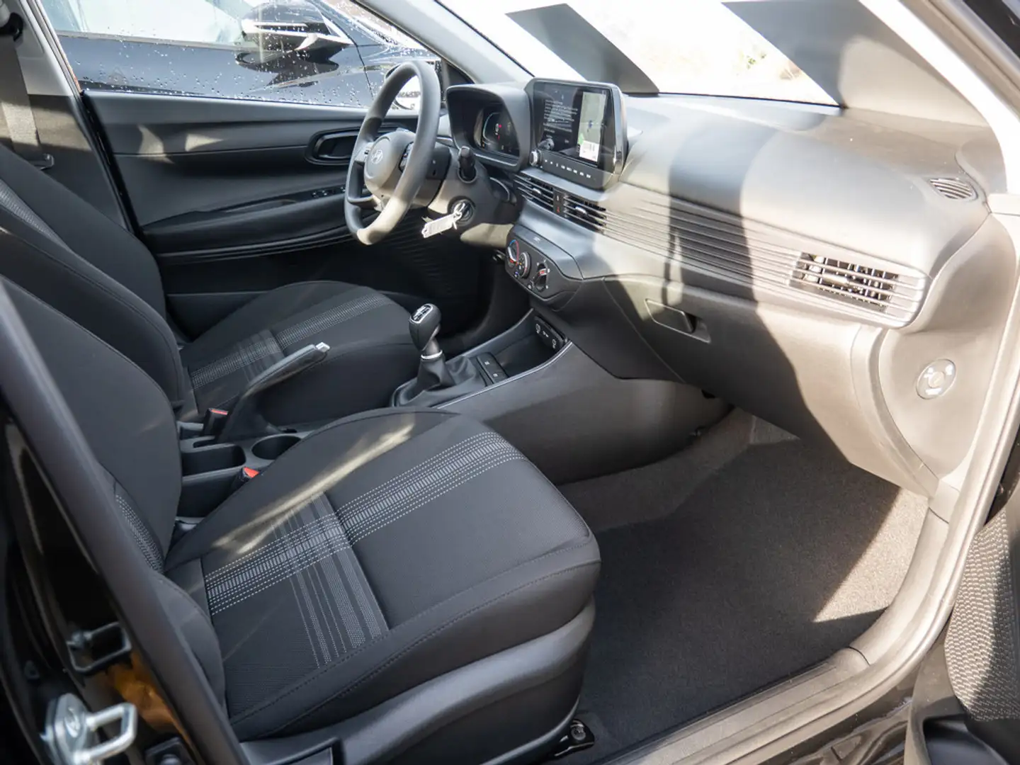 Hyundai i20 1.0 Select KLIMA PDC KAMERA NAVI FACELIFT Schwarz - 2