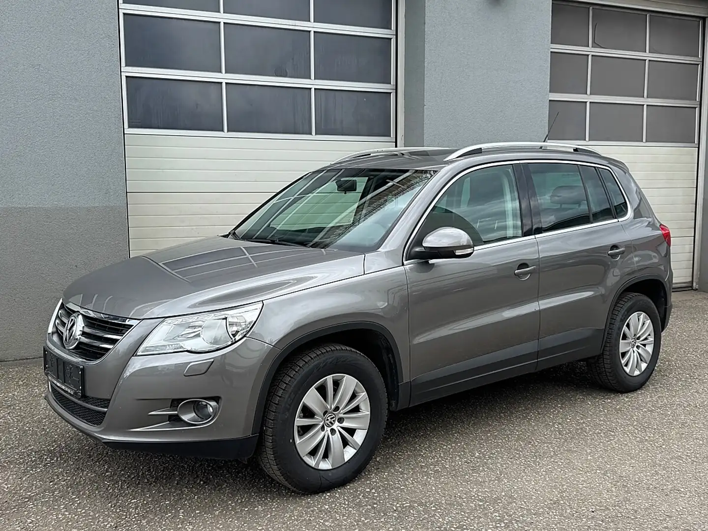 Volkswagen Tiguan 2,0 TDI 4Motion Sport&Style Grau - 1