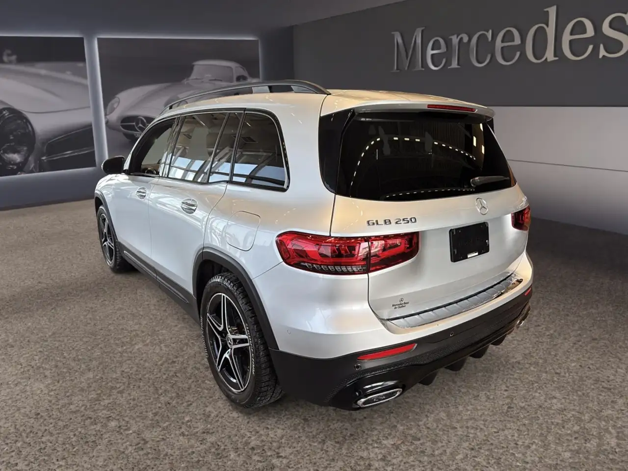 Mercedes-Benz GLB снимка Mercedes-Benz GLB