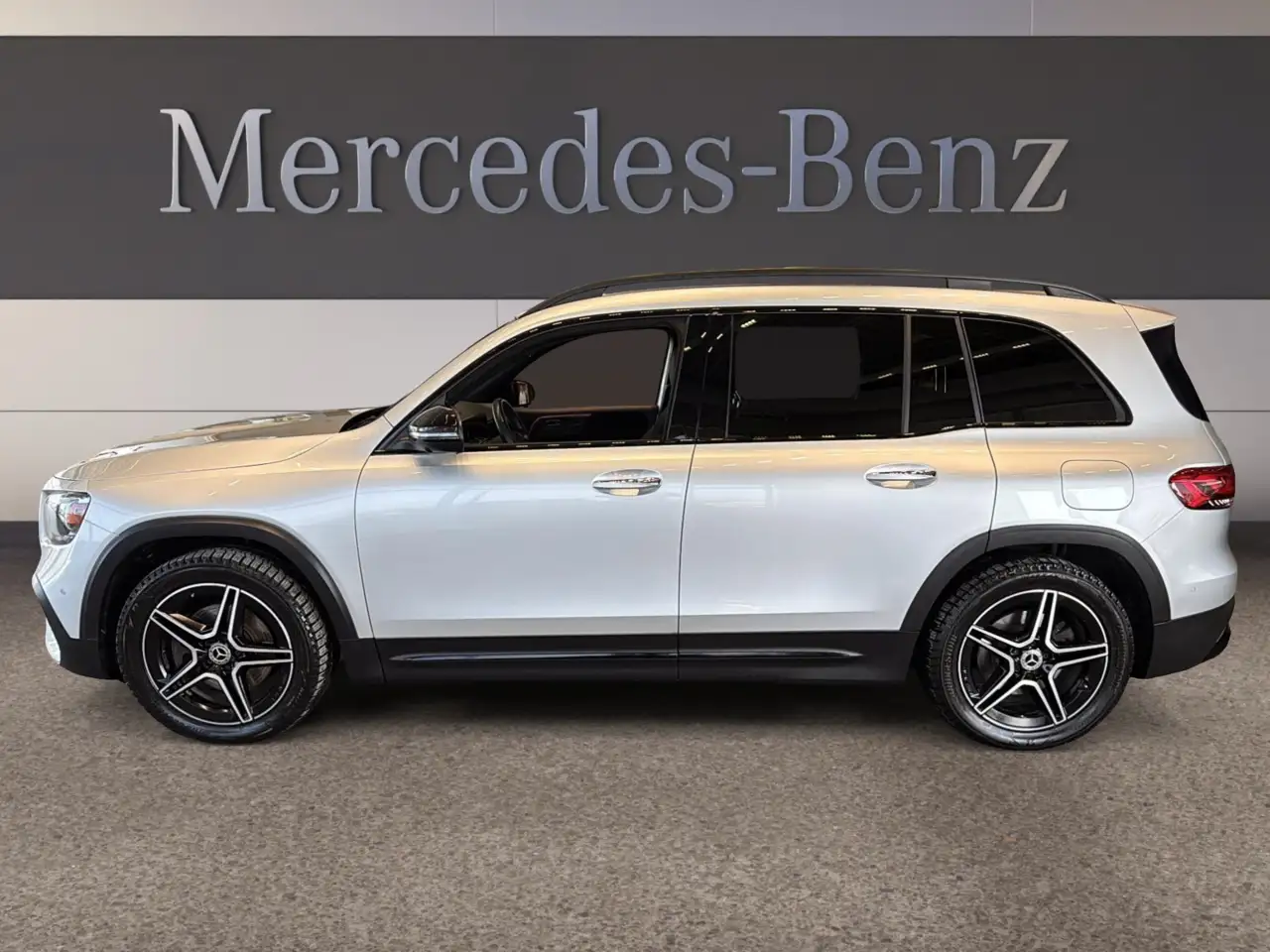 Mercedes-Benz GLB снимка Mercedes-Benz GLB
