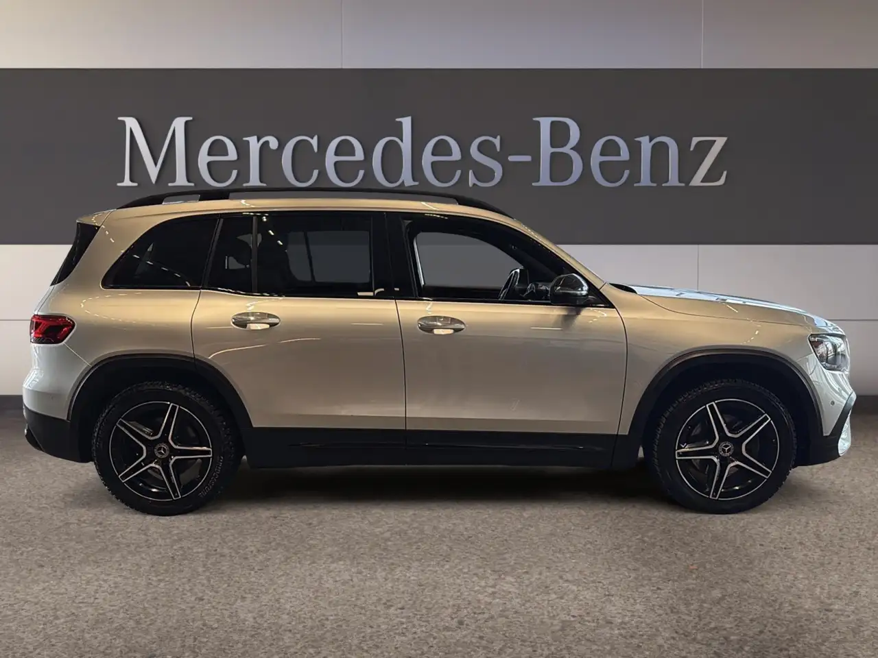 Mercedes-Benz GLB снимка Mercedes-Benz GLB
