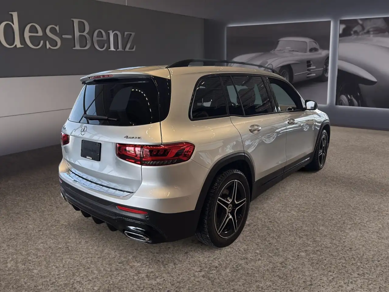 Mercedes-Benz GLB снимка Mercedes-Benz GLB