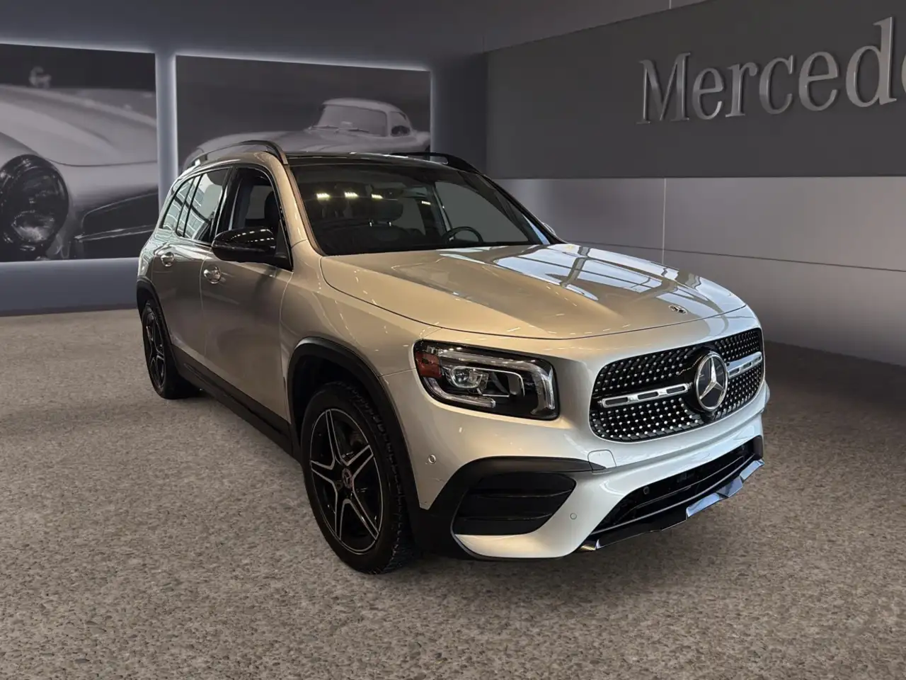 Mercedes-Benz GLB снимка Mercedes-Benz GLB