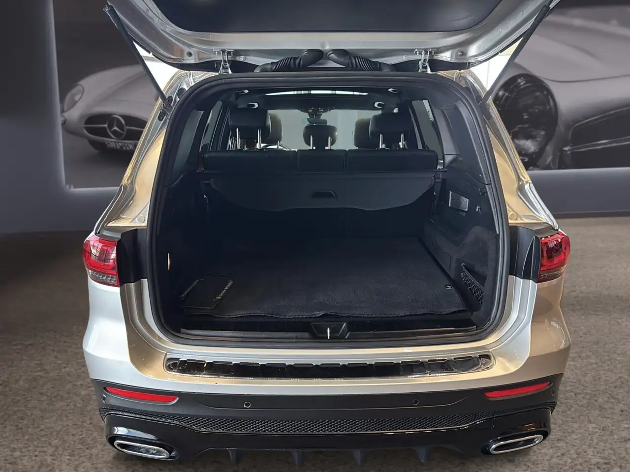 Mercedes-Benz GLB снимка Mercedes-Benz GLB