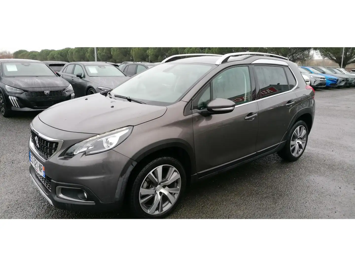 Peugeot 2008 1.2i PureTech 130 Allure +CAMERA +GRIP Grau - 2