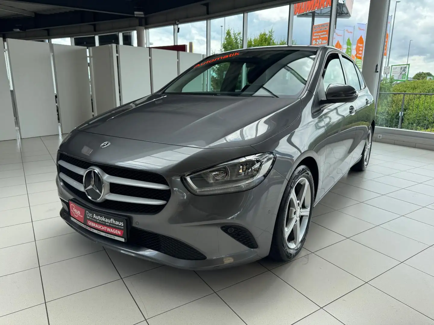 Mercedes-Benz B 180 Automatik+Navi+Kamera+Klimaautomatik+Alu++ Grijs - 2