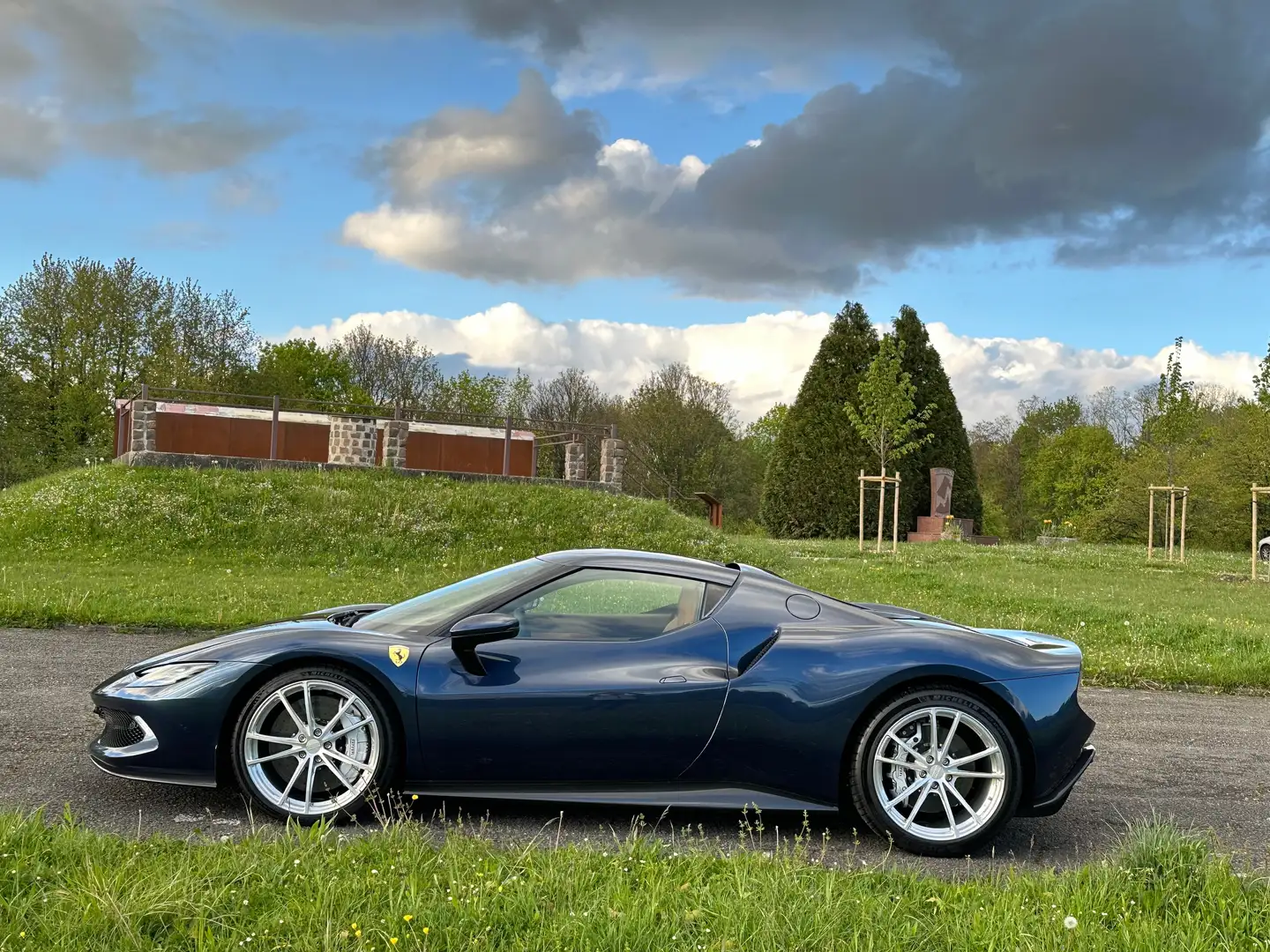 Ferrari 296 GTB Carbon, Lift, Apple CarPlay Azul - 2