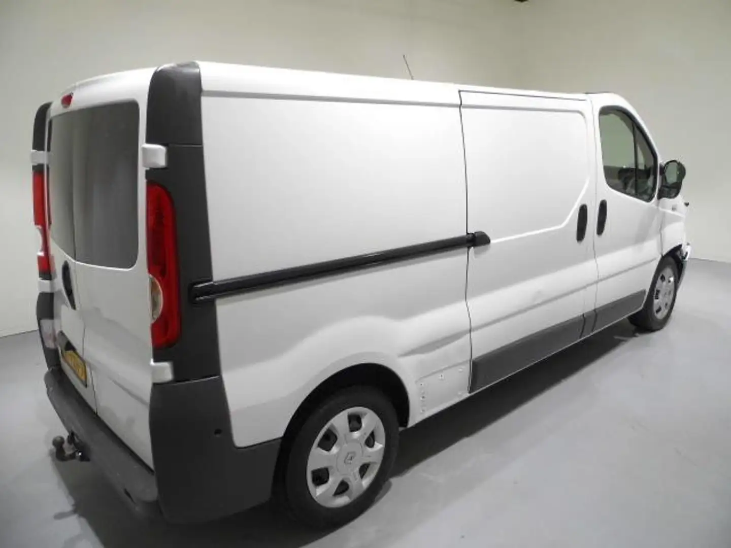 Renault Trafic 2.0 dci t29 l2-h1 airco navi 66kw Wit - 2