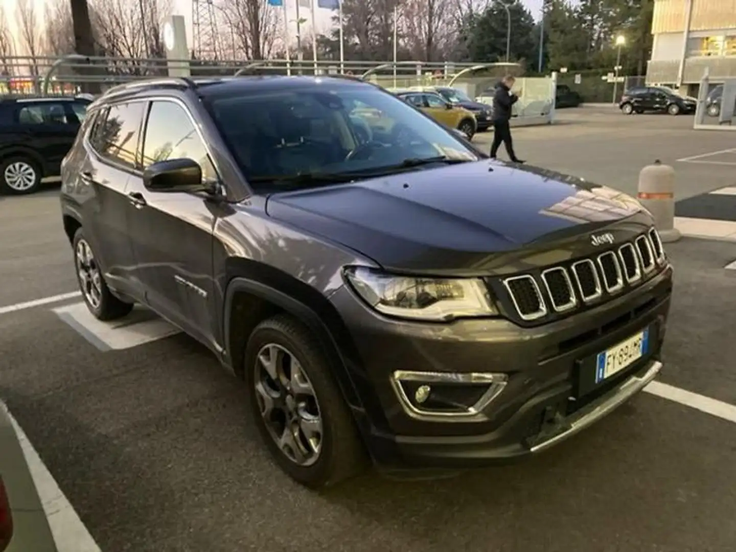 Jeep Compass 1.4 MultiAir 2WD Limited Gris - 2