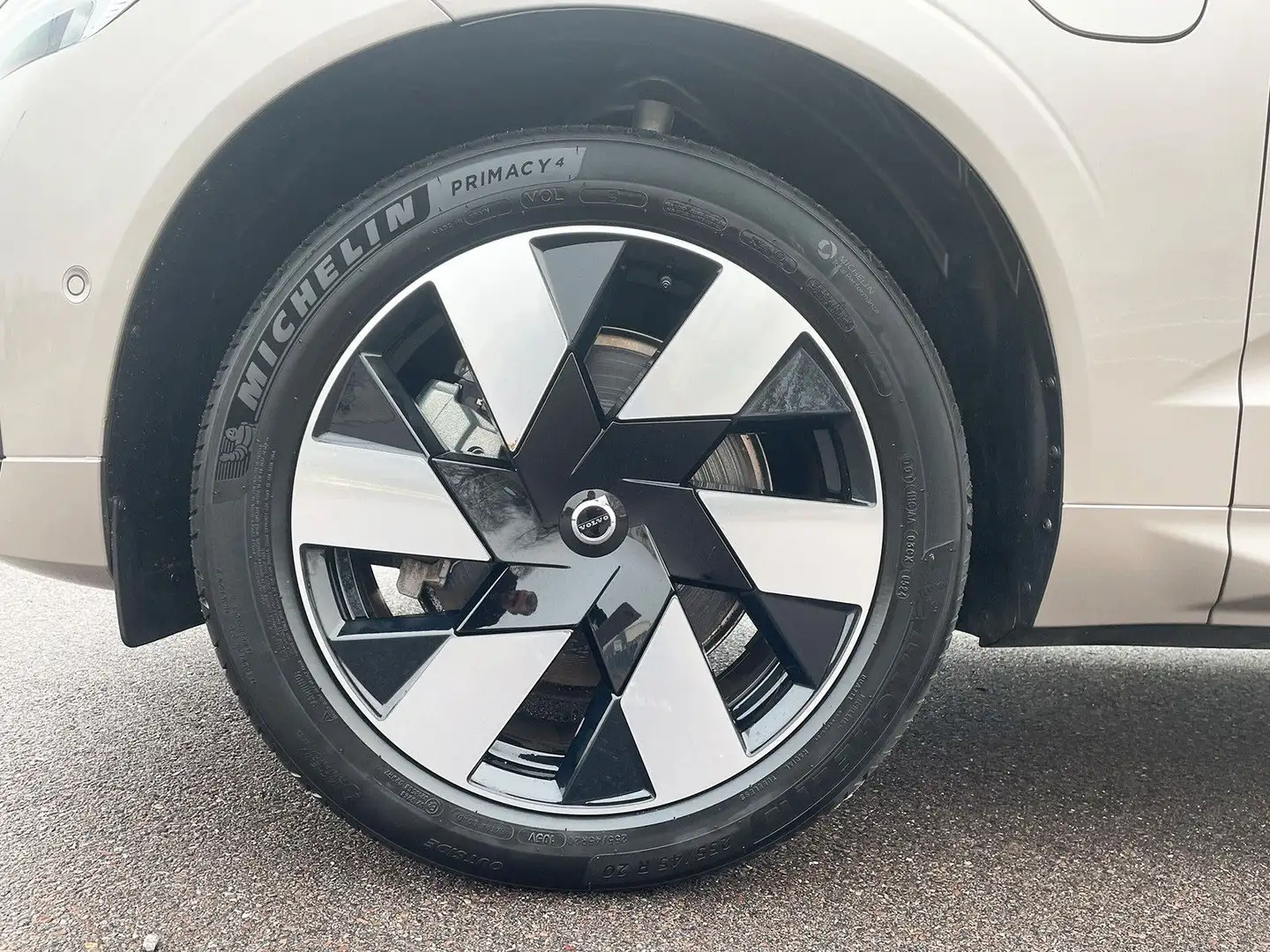 Volvo XC60 T8 AWD Recharge Plus Dark  ACC BLIS LED SD Braun - 2