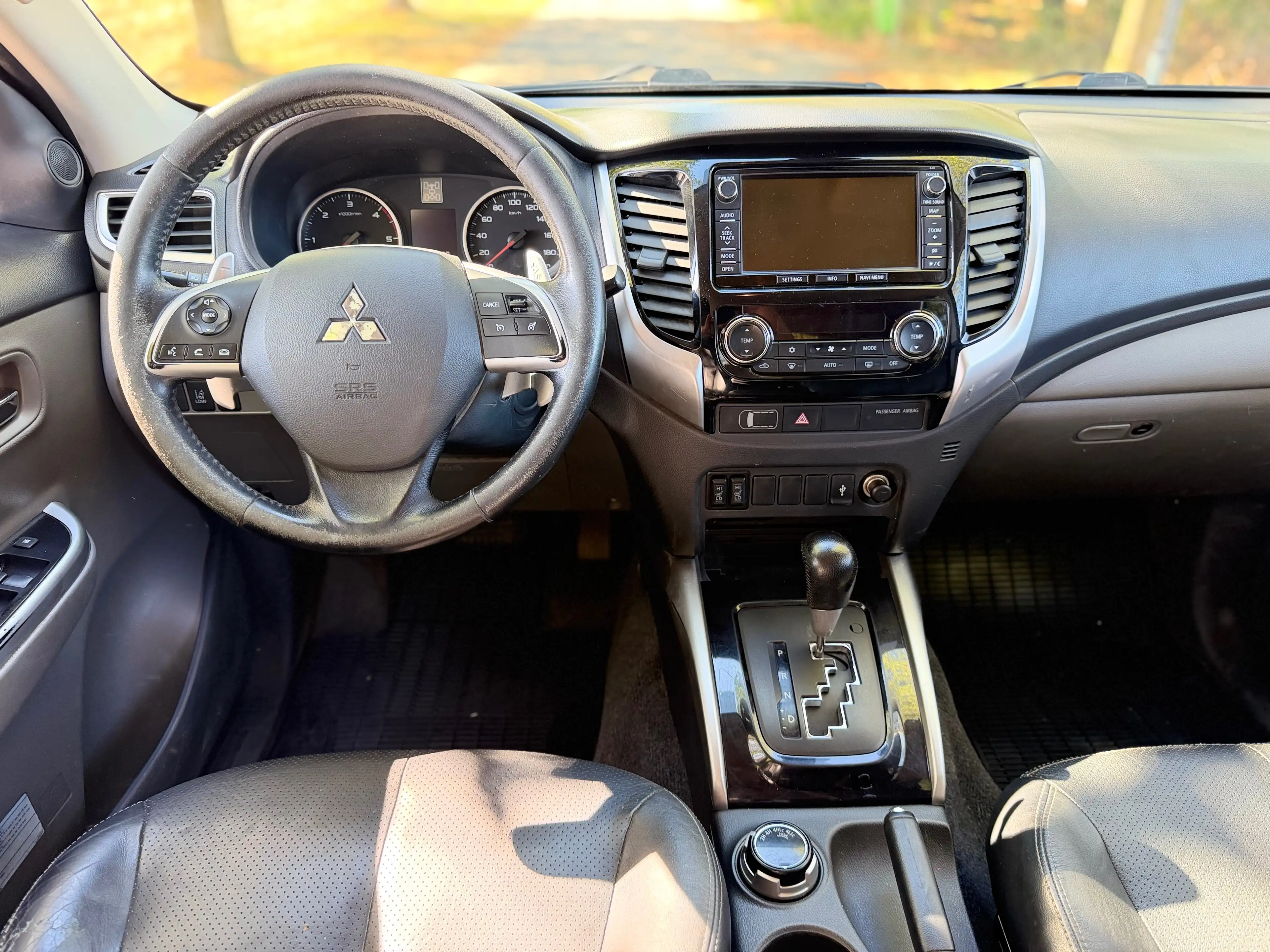 Mitsubishi L200 Top Doppelkabine 4WD*Automatik*Leder*Navi*Xenon — photo 14