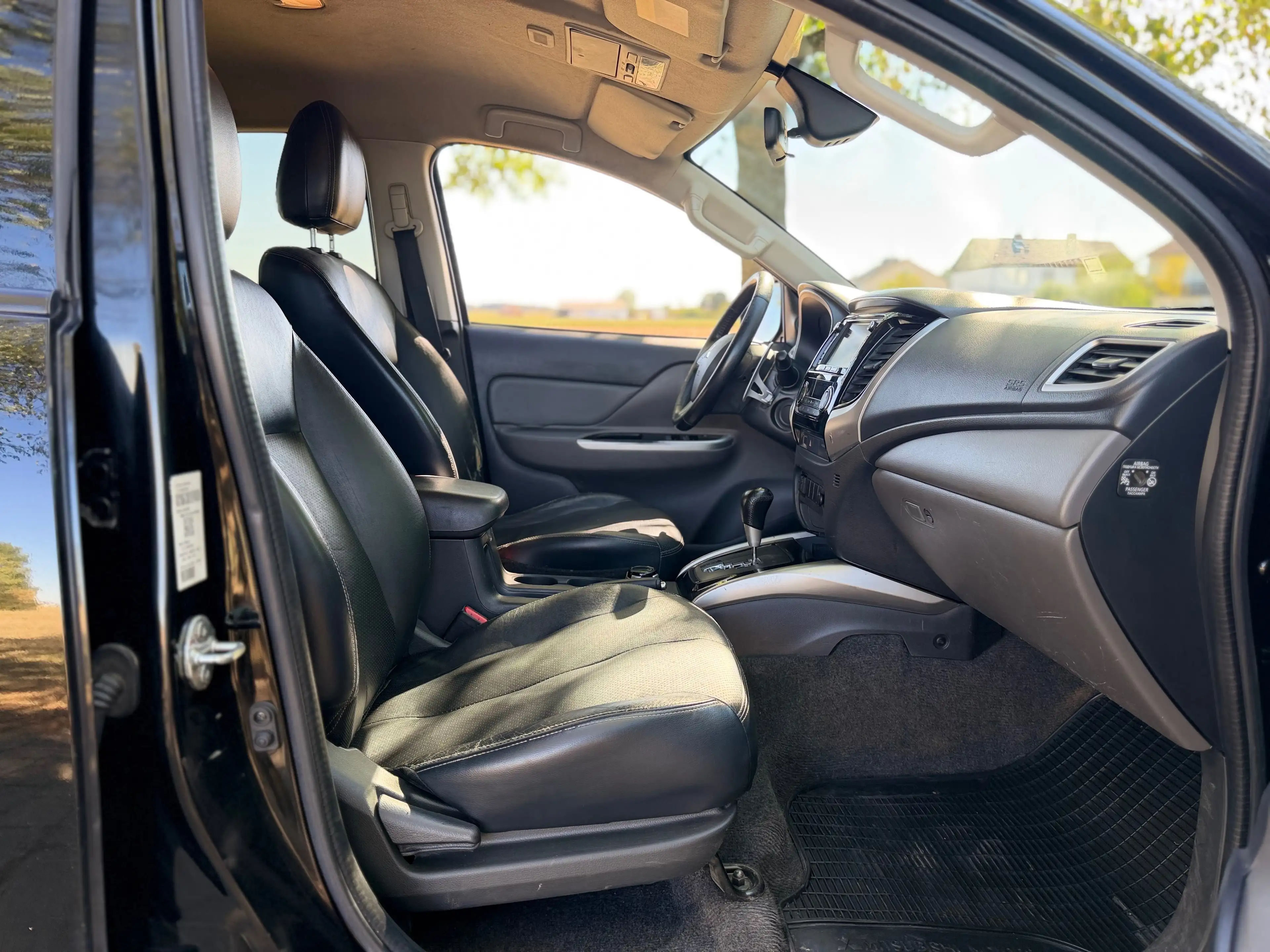 Mitsubishi L200 Top Doppelkabine 4WD*Automatik*Leder*Navi*Xenon — photo 11