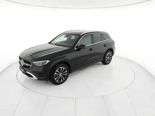 Mercedes-Benz GLC view 2
