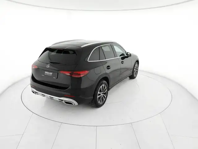 Mercedes-Benz GLC view 3