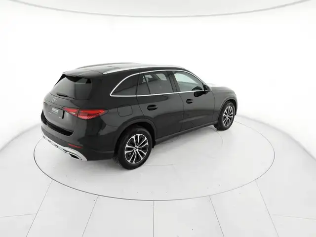 Mercedes-Benz GLC view 4