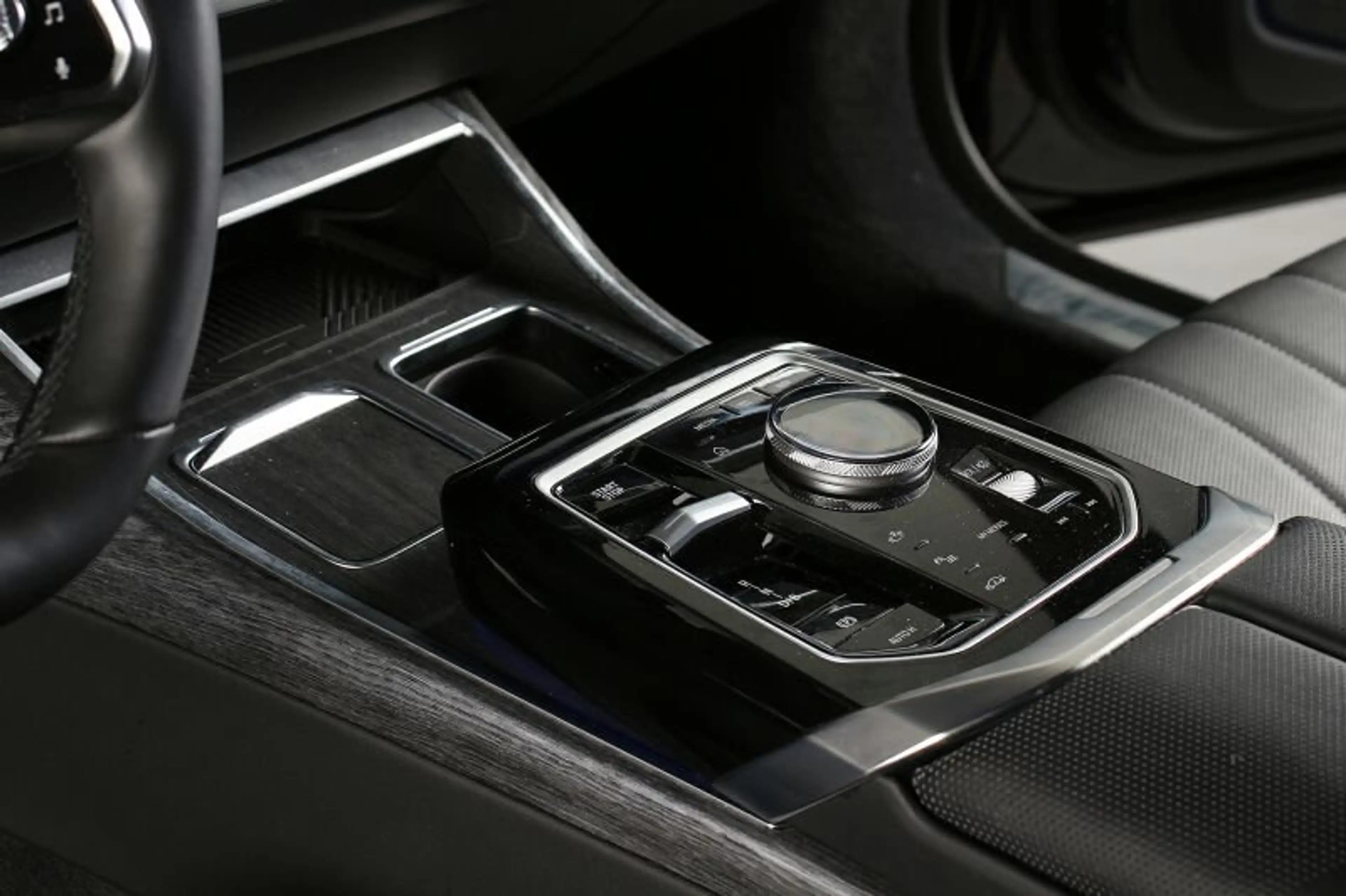 BMW i7 xDr.60 M Sport PRO Fondentertain AHK B&W vol — photo 10