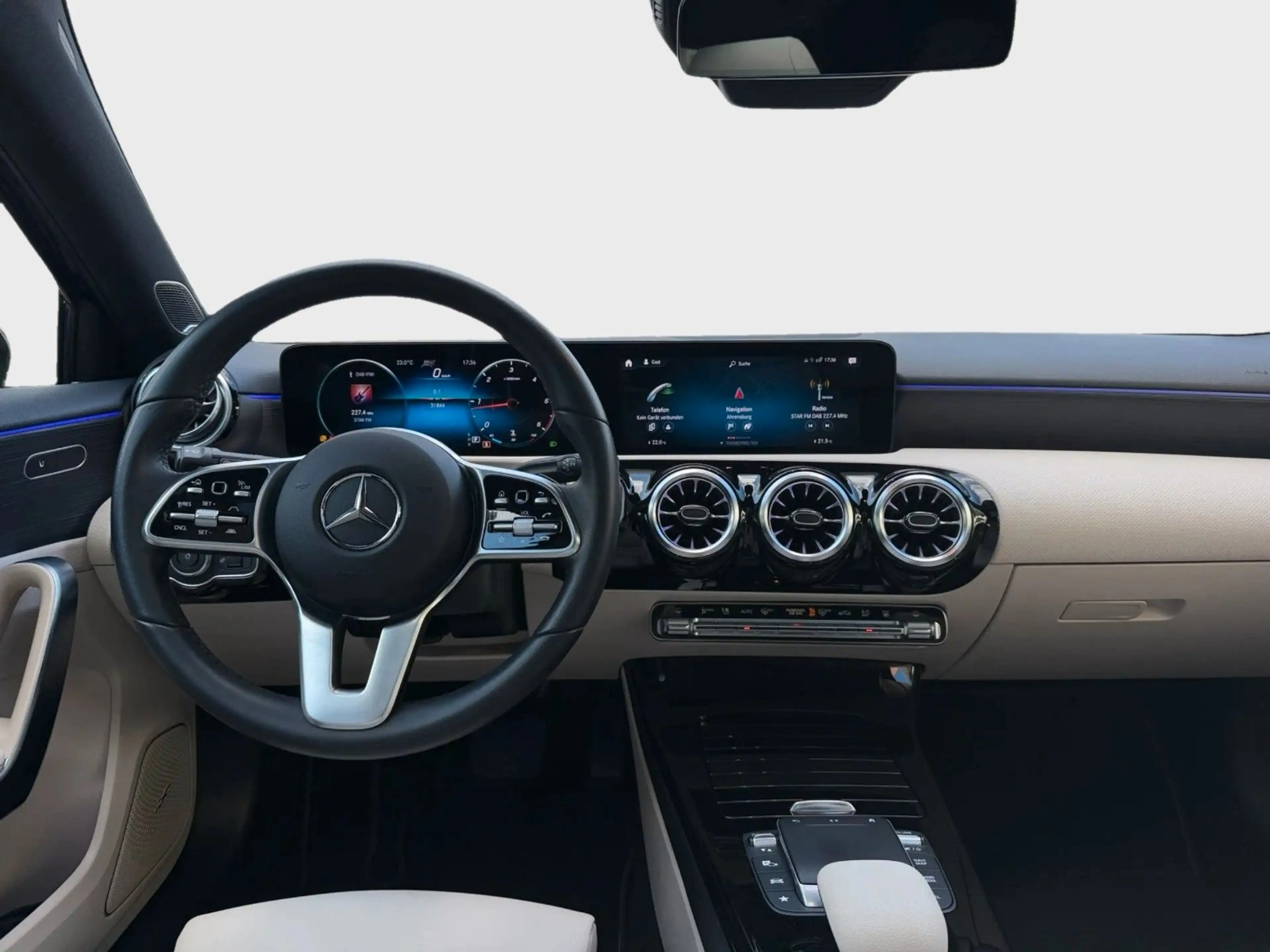 Mercedes-Benz A 200 d Pano Burm StandHZG Distr Burmester 360° — photo 10