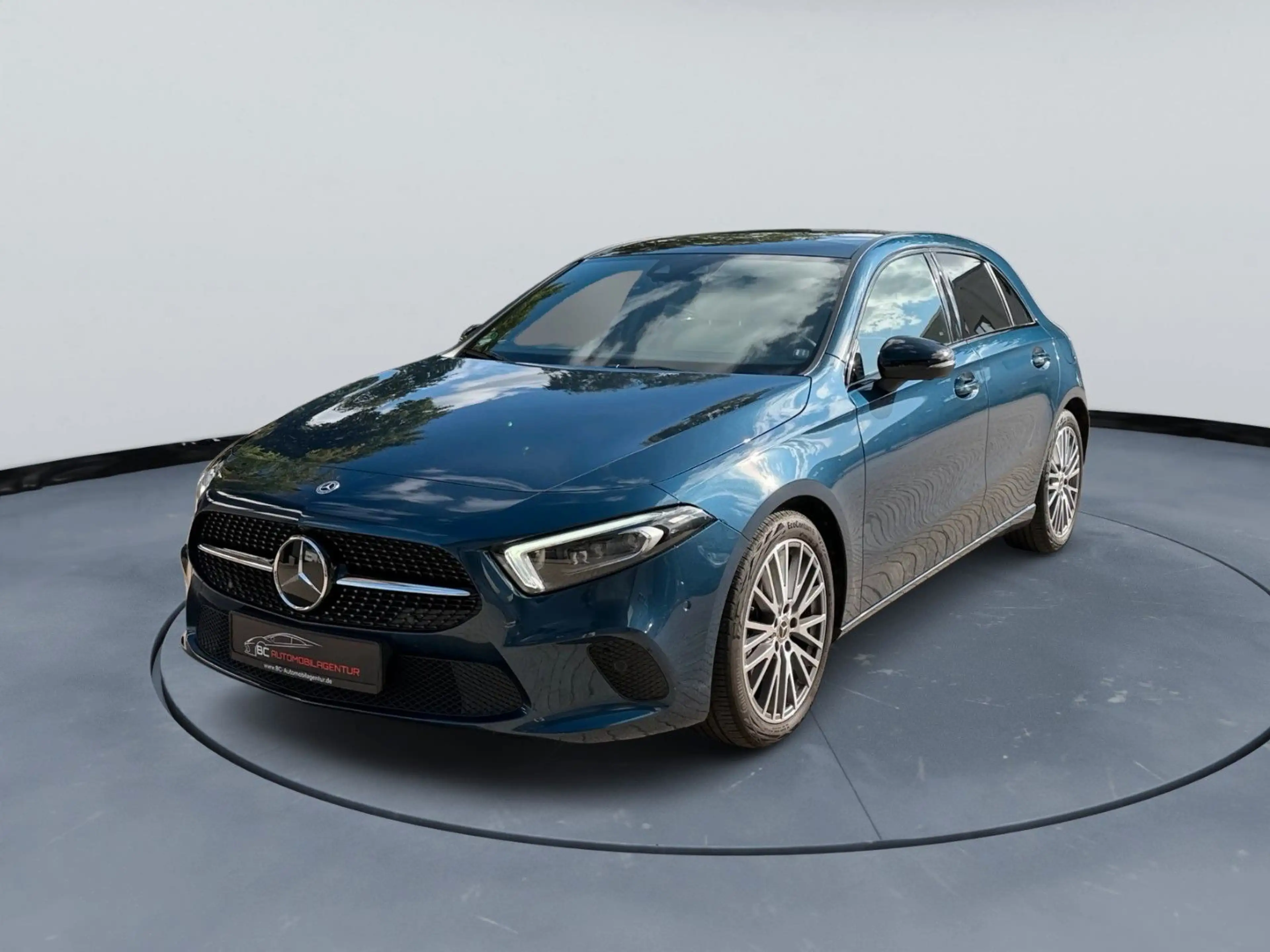 Mercedes-Benz A 200 d Pano Burm StandHZG Distr Burmester 360° — photo 3