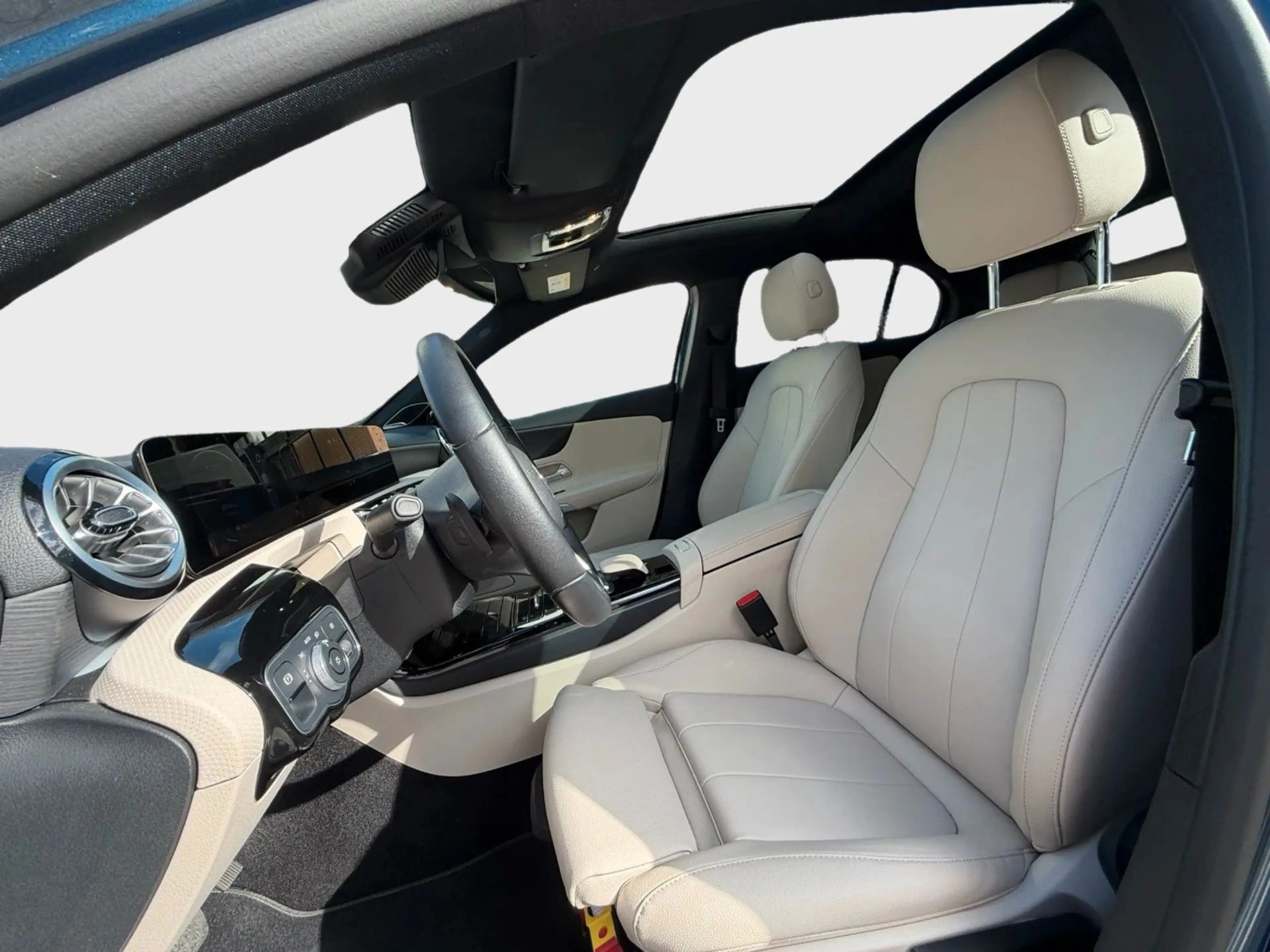 Mercedes-Benz A 200 d Pano Burm StandHZG Distr Burmester 360° — photo 8