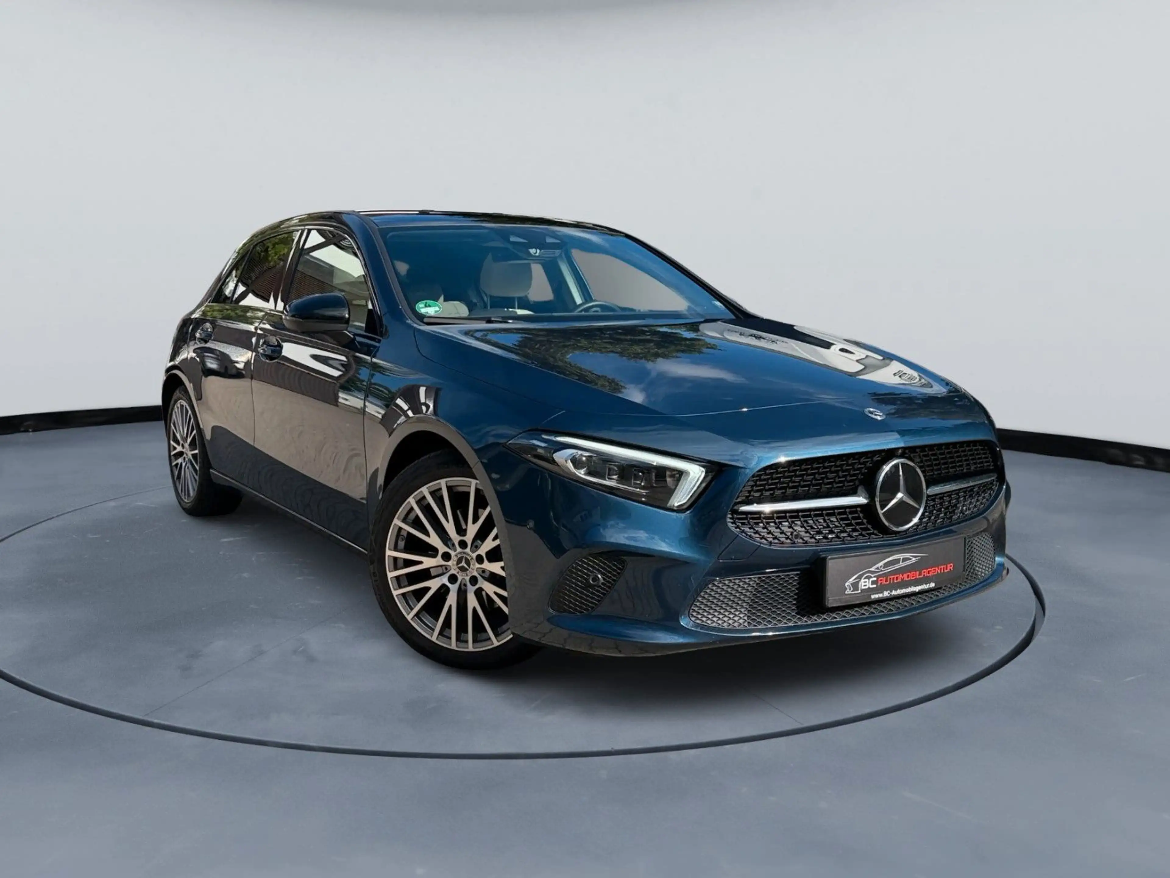 Mercedes-Benz A 200 d Pano Burm StandHZG Distr Burmester 360°