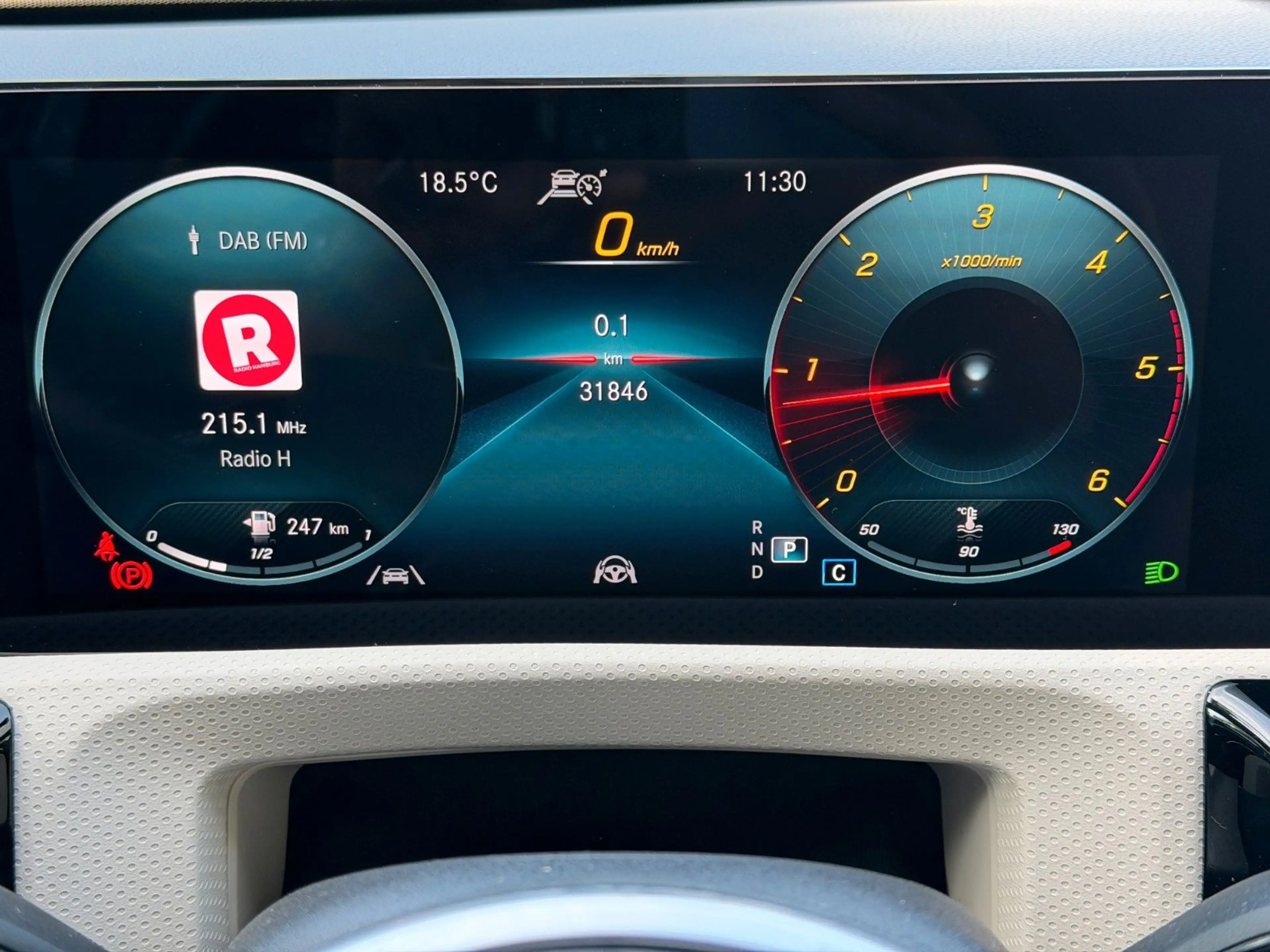 Mercedes-Benz A 200 d Pano Burm StandHZG Distr Burmester 360° — photo 13