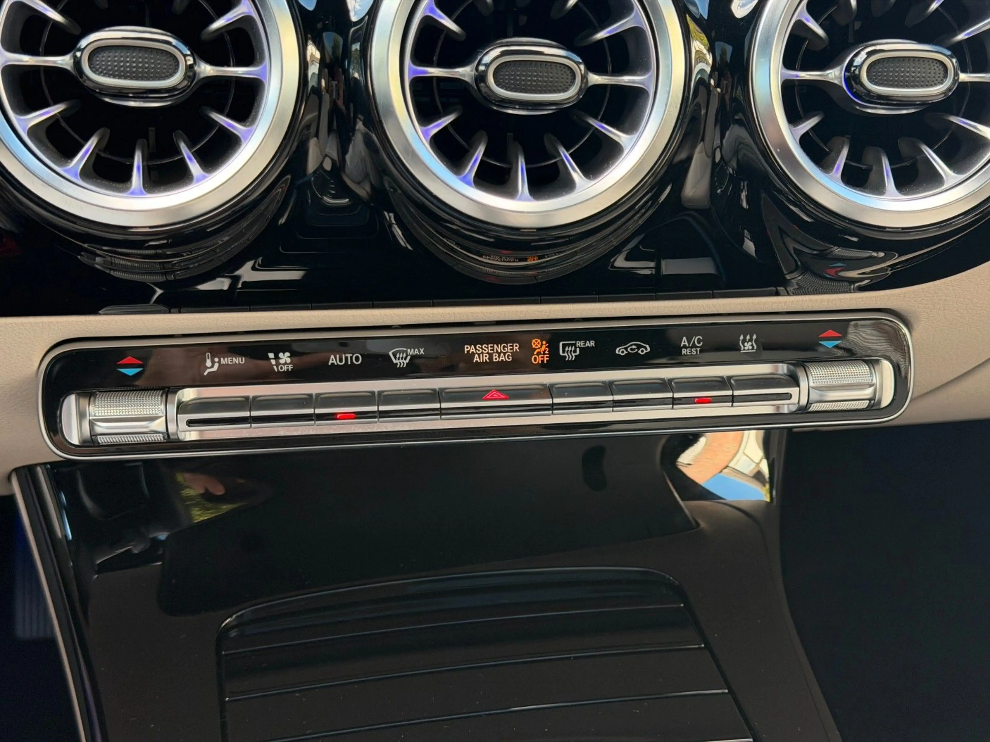 Mercedes-Benz A 200 d Pano Burm StandHZG Distr Burmester 360° — photo 14