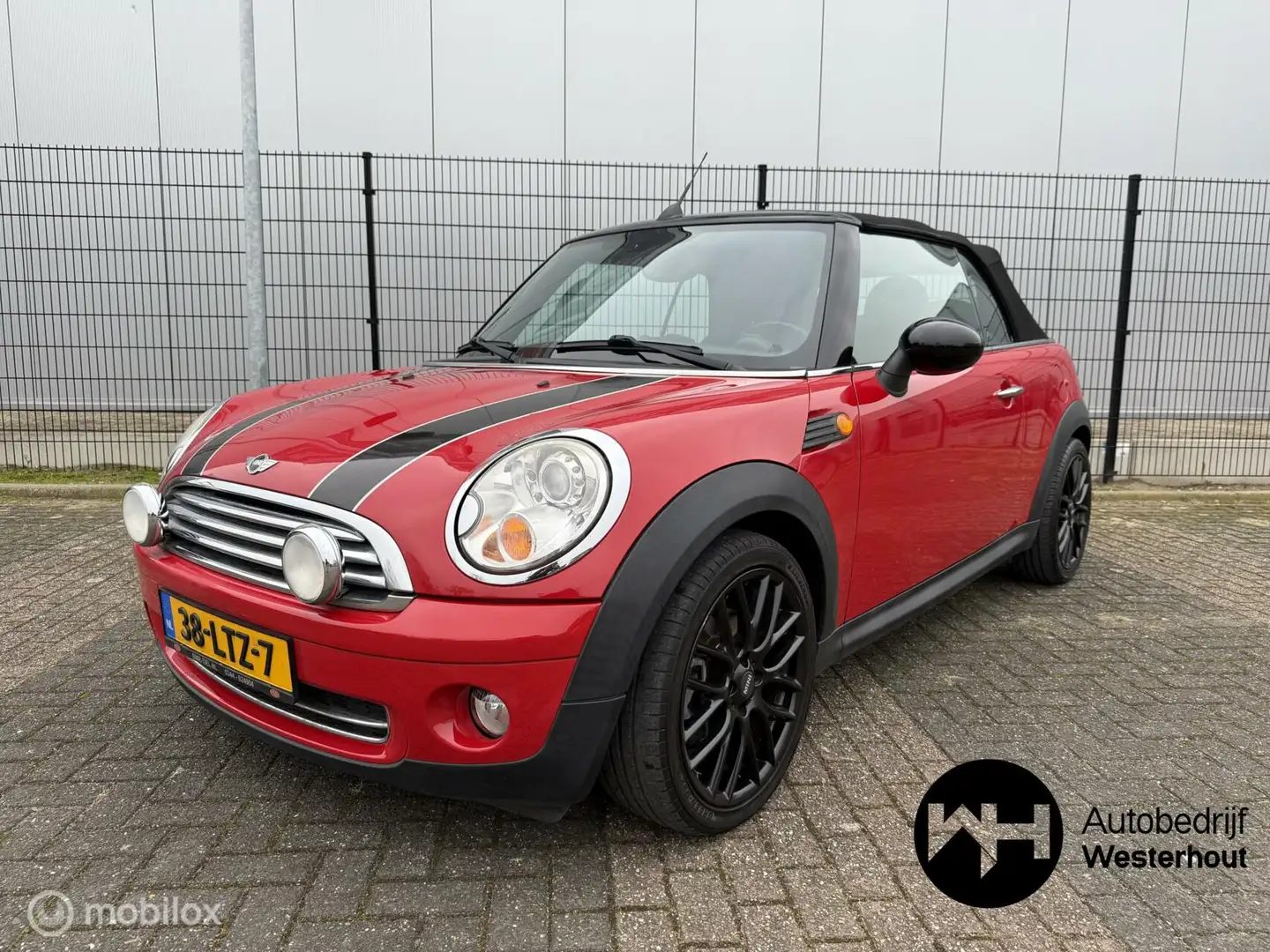 MINI Cooper Cabrio 1.6 Chili NAP Dealer Onderhouden APK 07-2026! Rood - 2