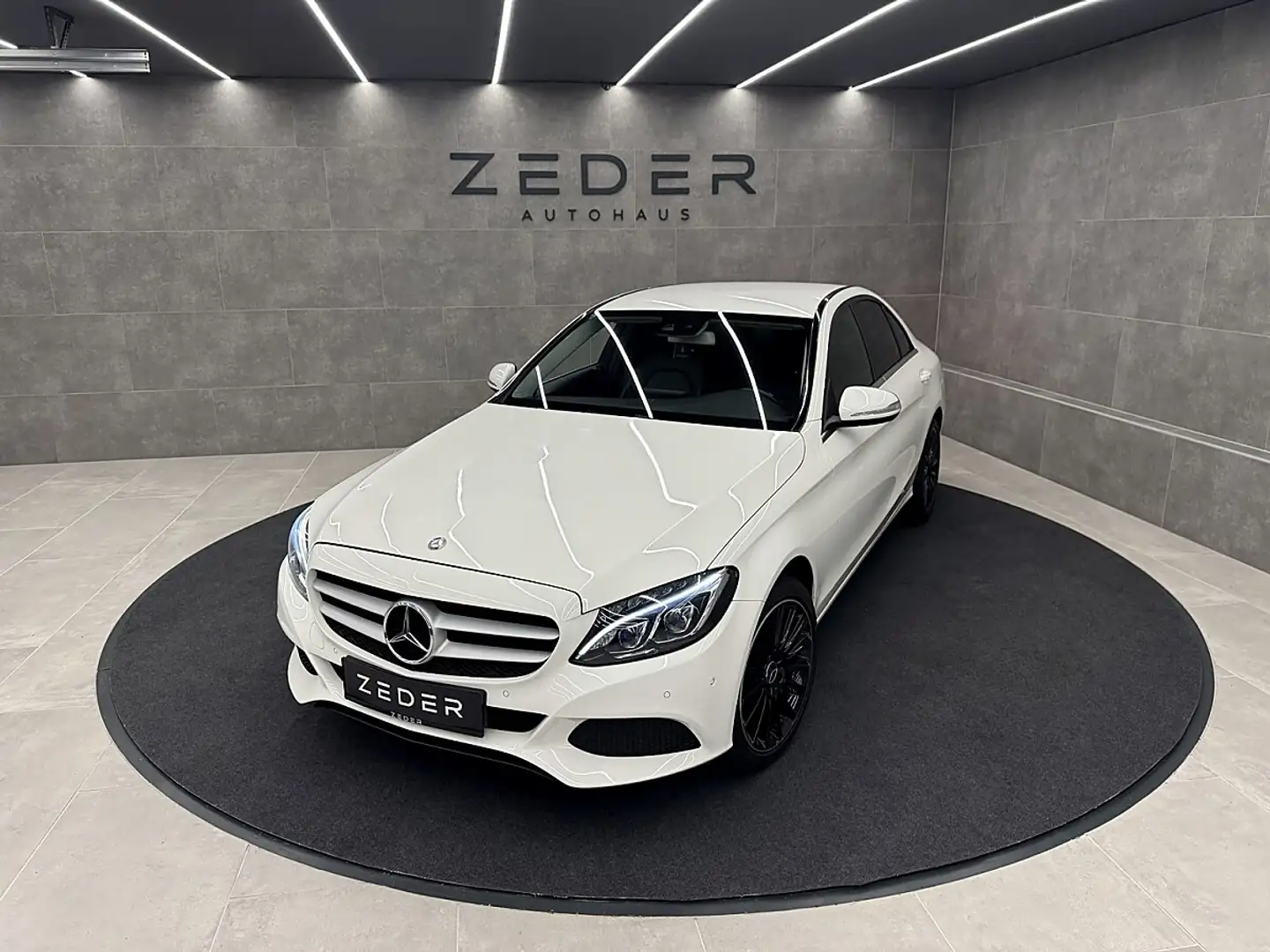 Mercedes-Benz C 180 Aut. LEDER|C63 LOOK|LED ILS|SITZHEIZUNG Weiß - 2