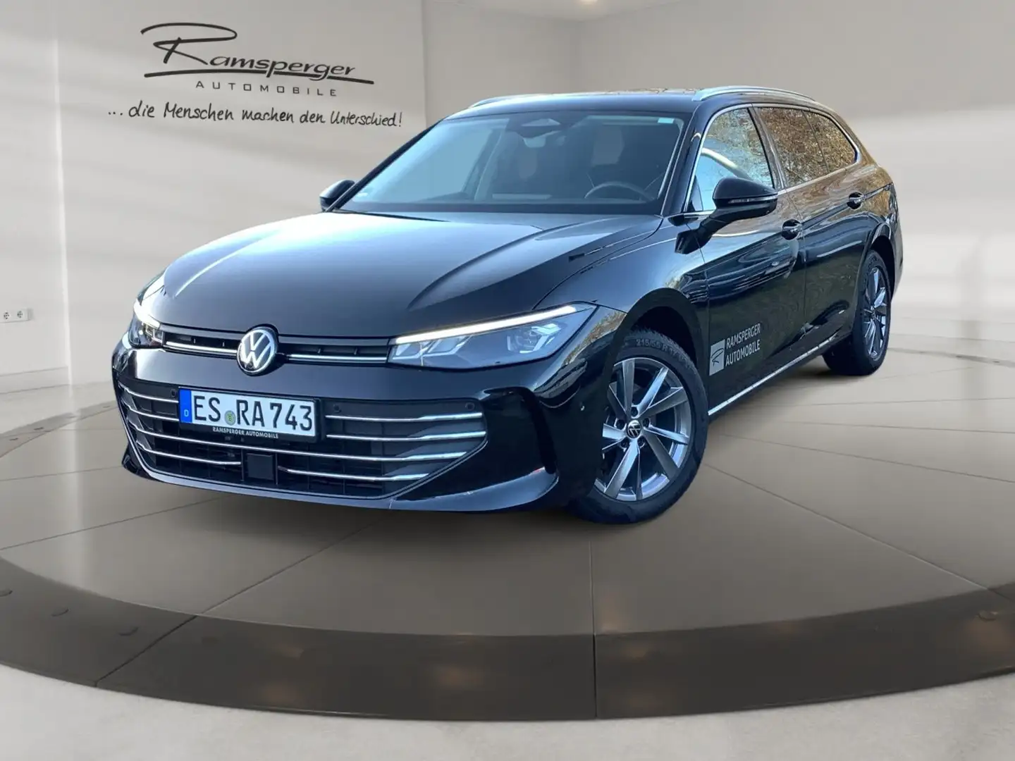 Volkswagen Passat Variant 2.0 TDI DSG Business AHK ACC DCC Schwarz - 2