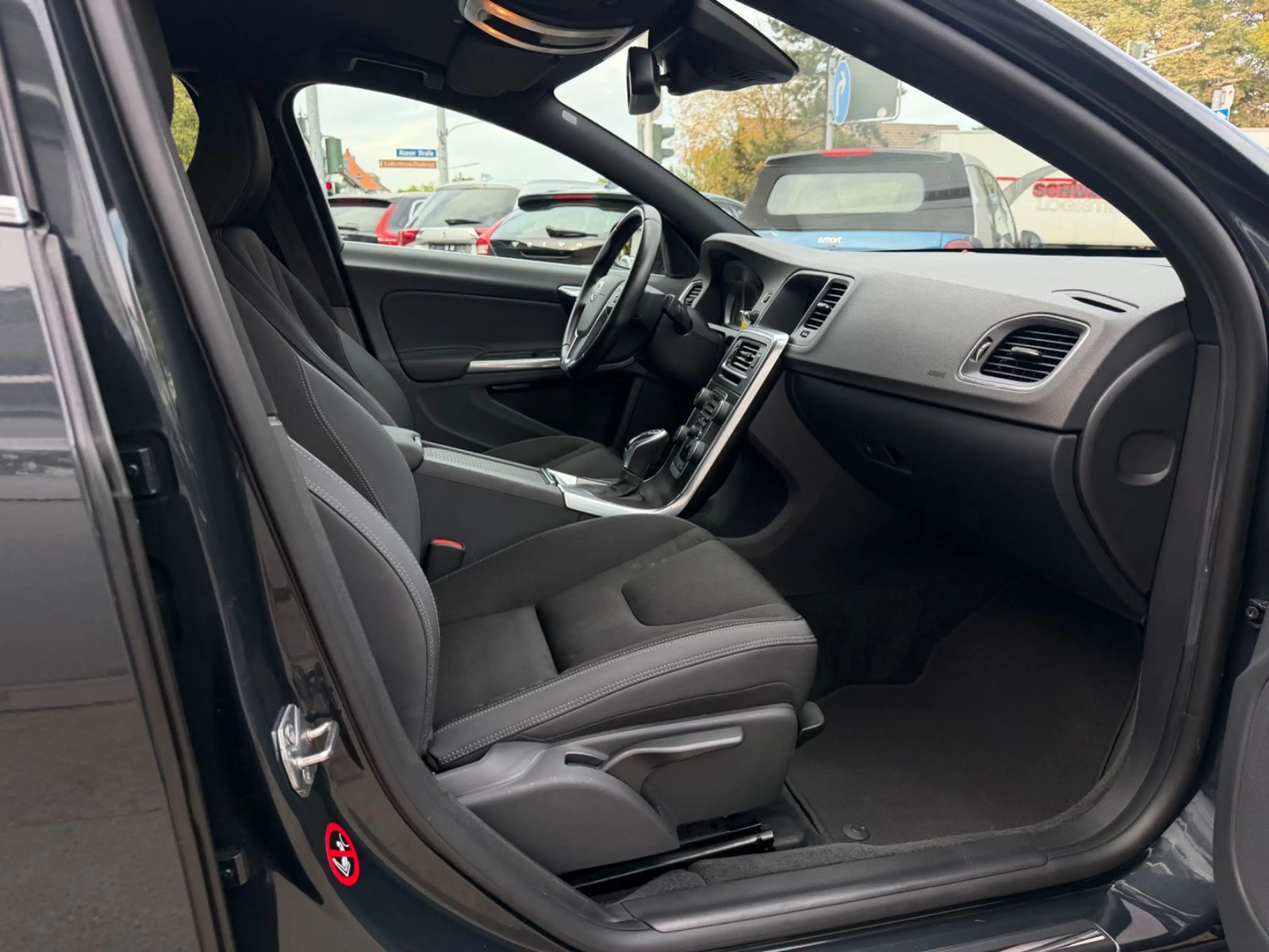 Volvo S60 D4 Lim. *Automatik*Navi*R.Kamera*Scheckheft* — photo 13
