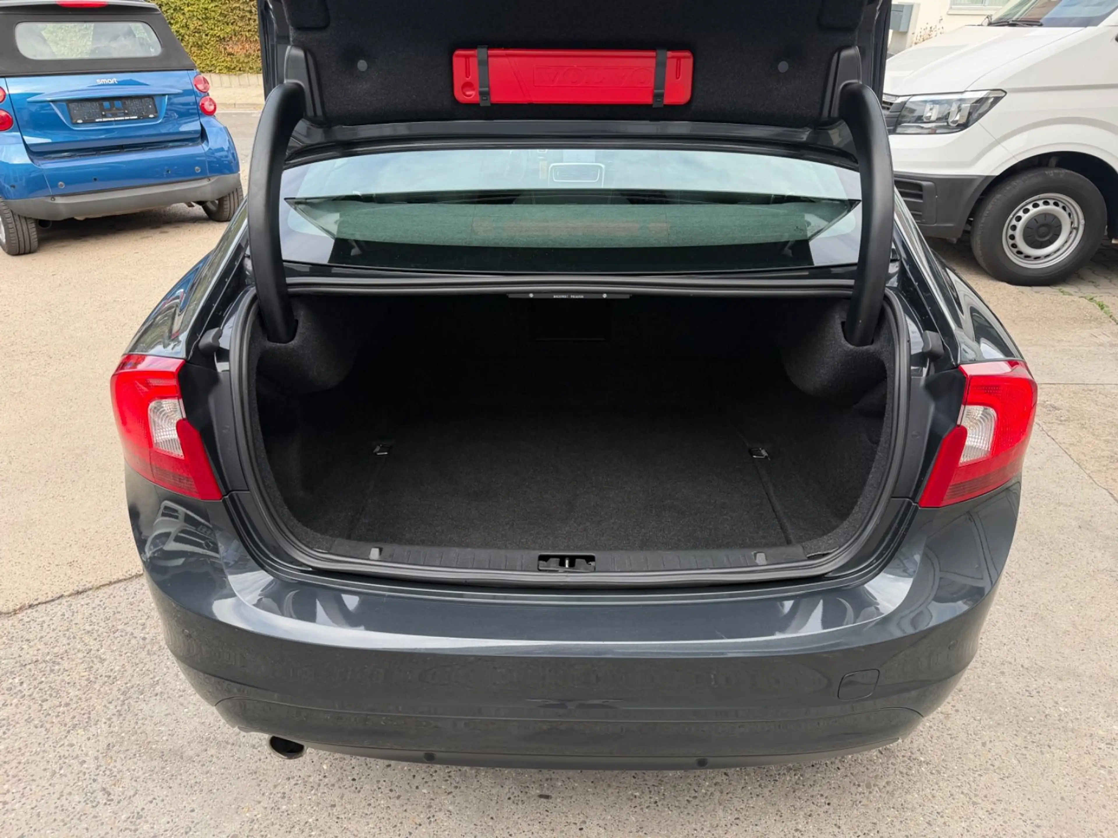 Volvo S60 D4 Lim. *Automatik*Navi*R.Kamera*Scheckheft* — photo 8