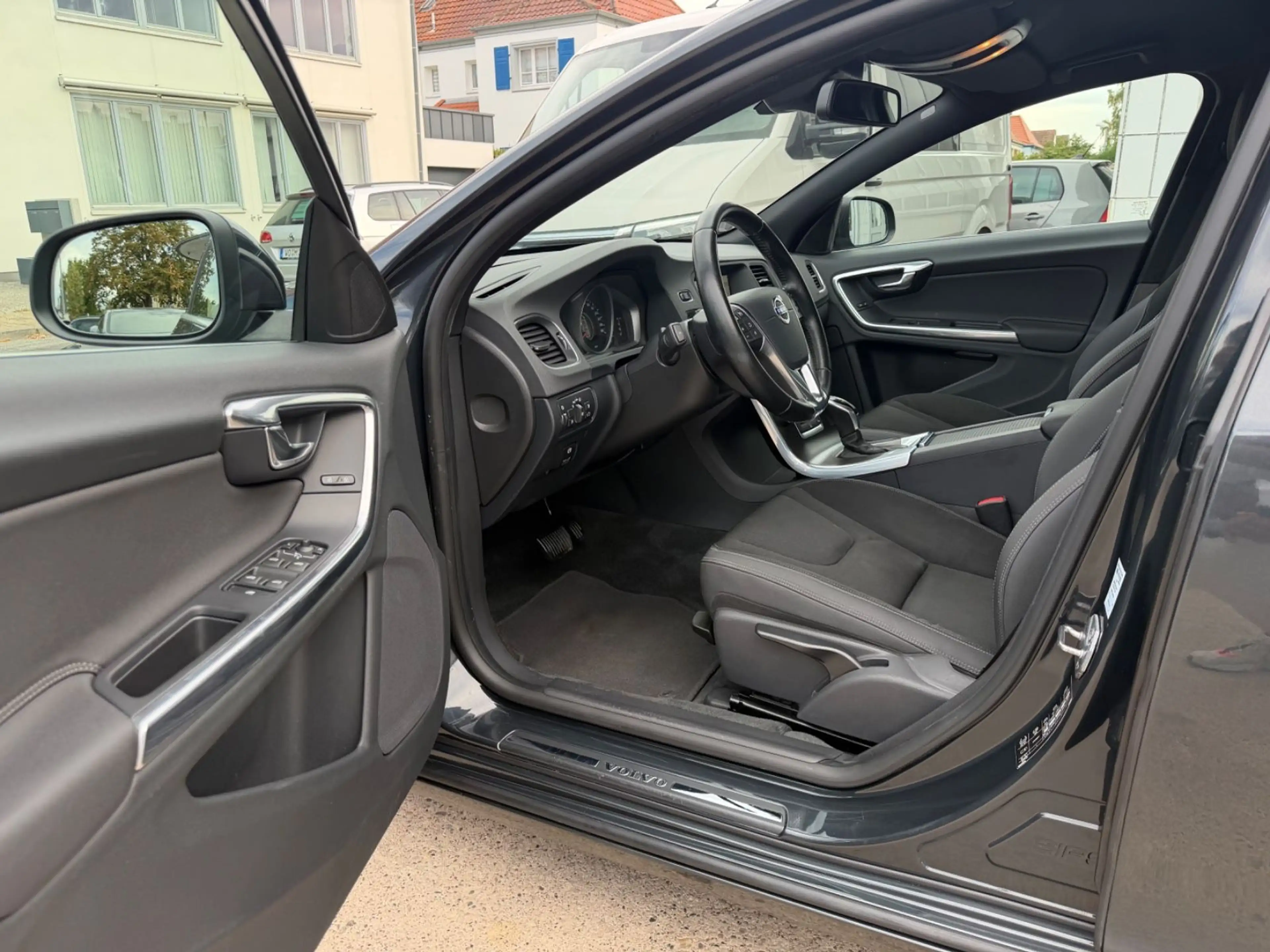 Volvo S60 D4 Lim. *Automatik*Navi*R.Kamera*Scheckheft* — photo 9