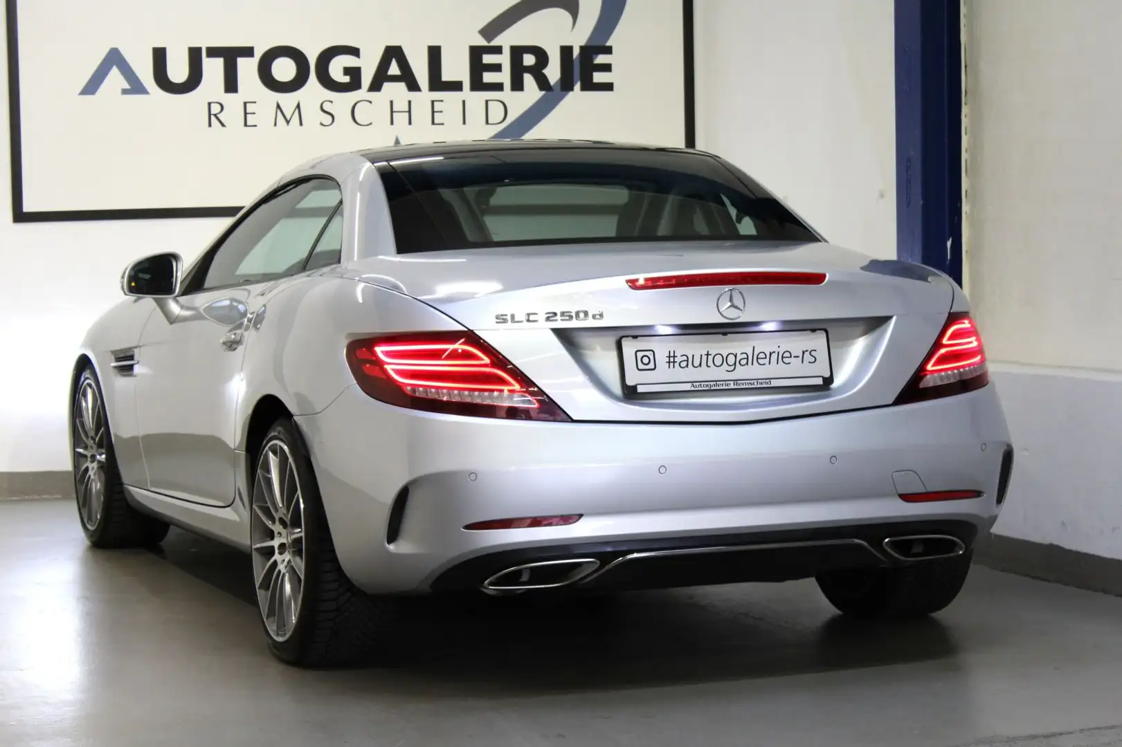 Mercedes-Benz SLC 250 d*AMG LINE*DISTR.*PANO*LEDER*CARBON*H&K* Silber - 1