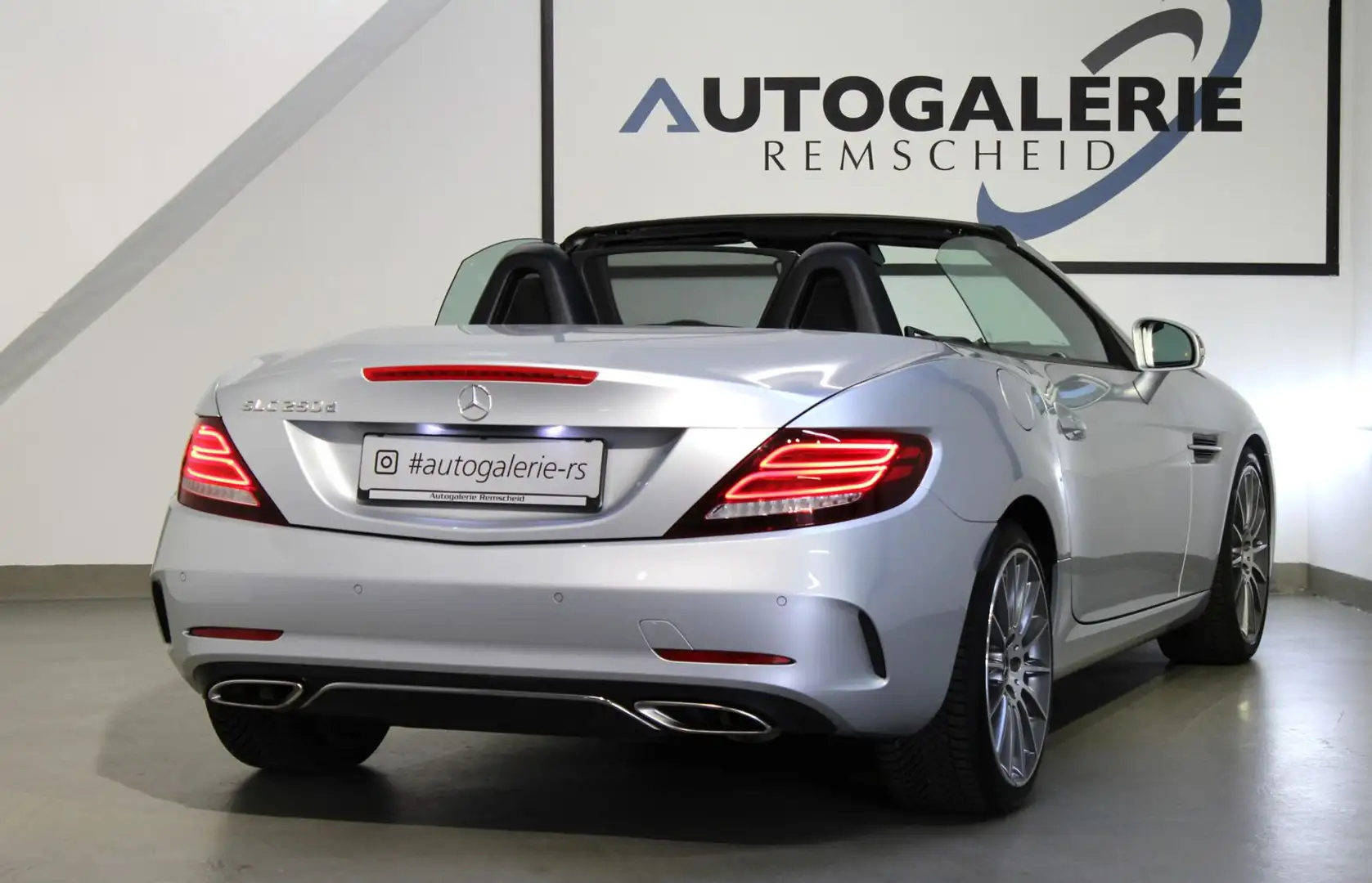 Mercedes-Benz SLC 250 d*AMG LINE*DISTR.*PANO*LEDER*CARBON*H&K* Silber - 2