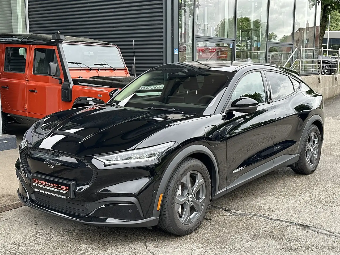 Ford Mustang Mach-E Elektro Extended Range Schwarz - 1