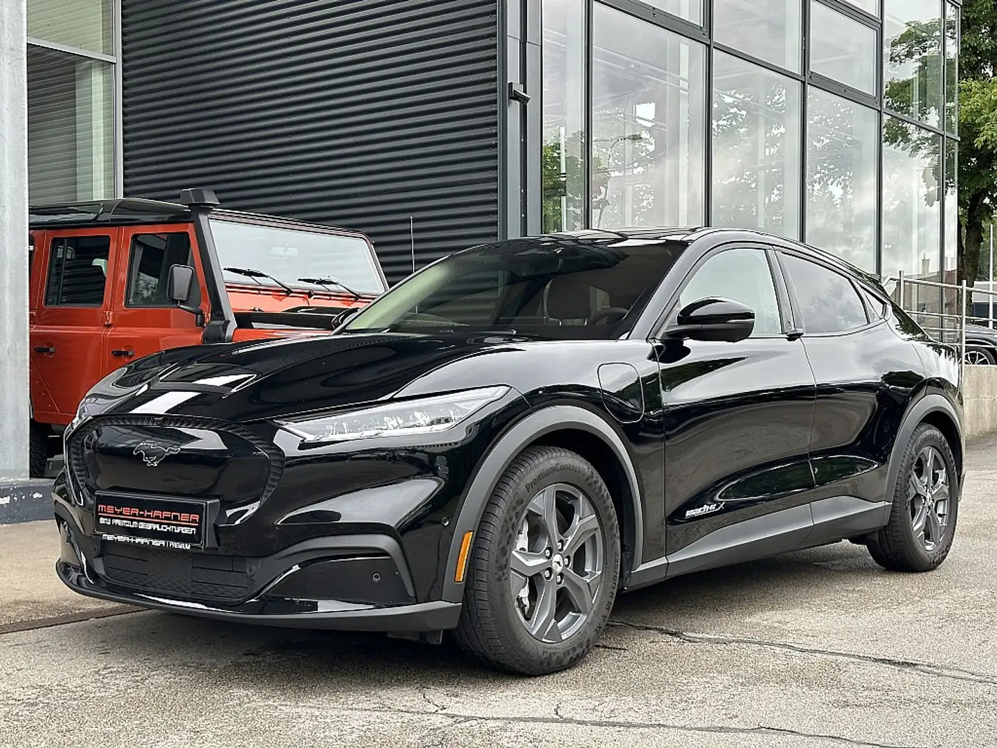 Ford Mustang Mach-E Elektro Extended Range Schwarz - 2