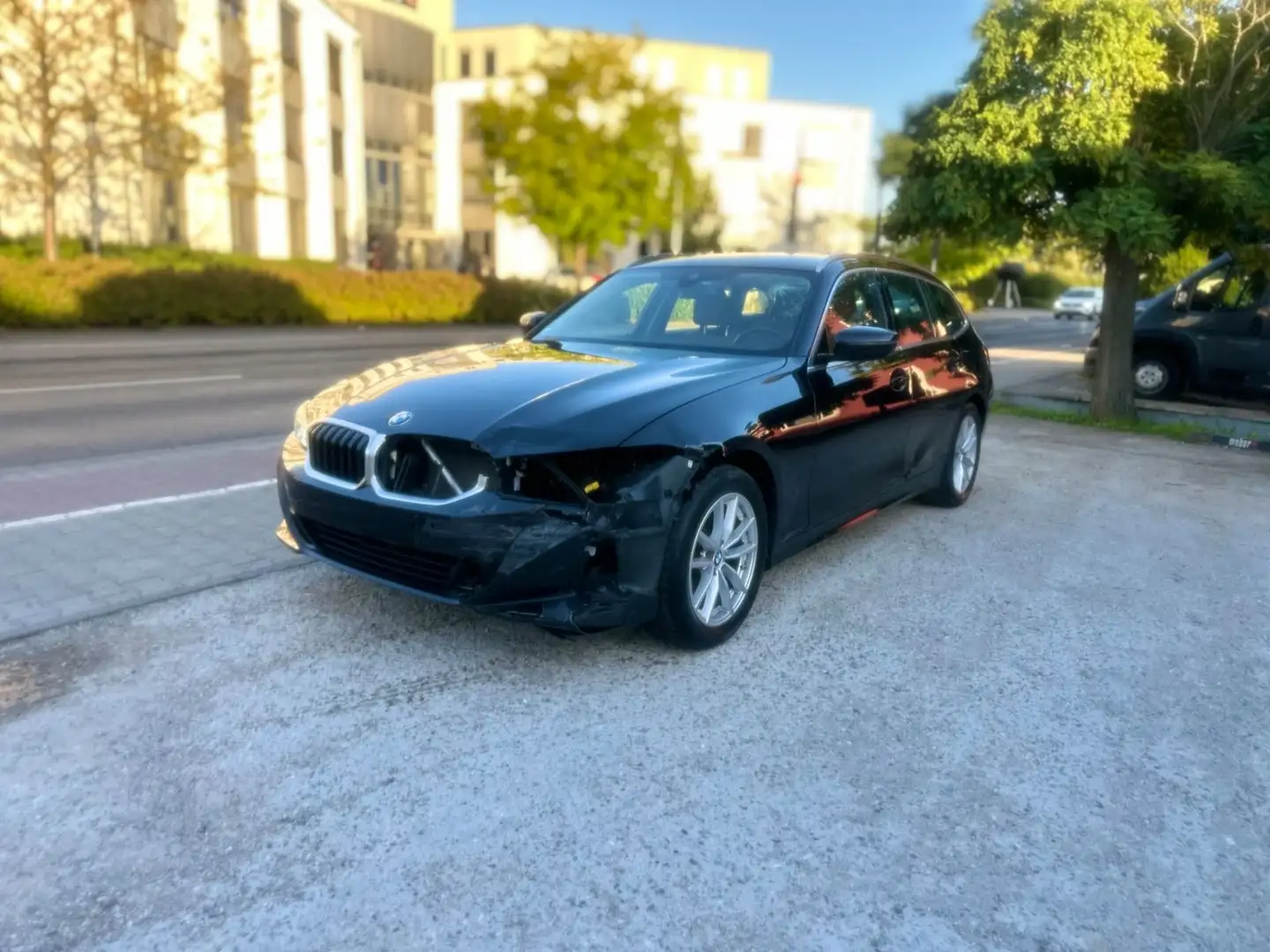 BMW 320 d xDrive*Navipro*^LED*Leder*P-D-ass*Kamera* Schwarz - 1